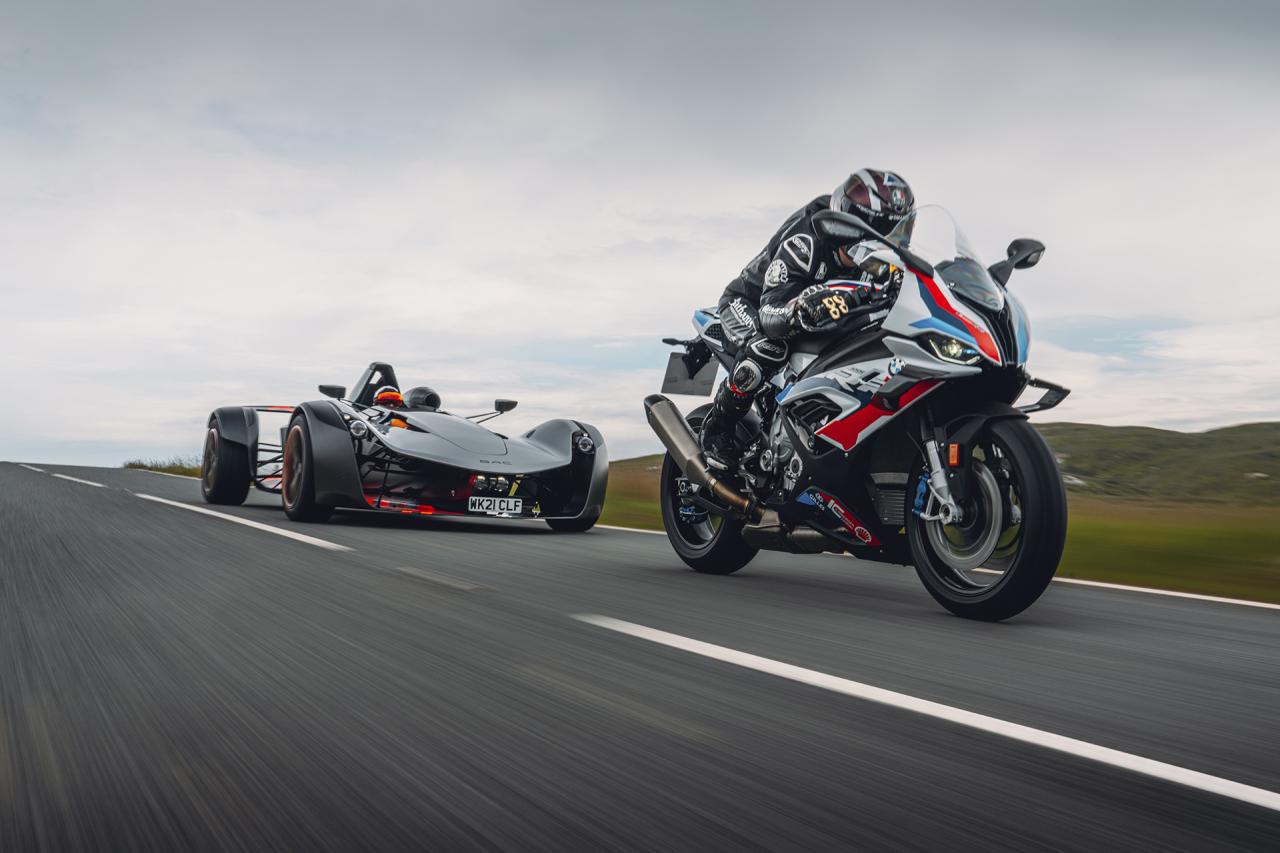 Rr Je R BAC Mono R of BMW M 1000 RR: Welke moet je hebben?