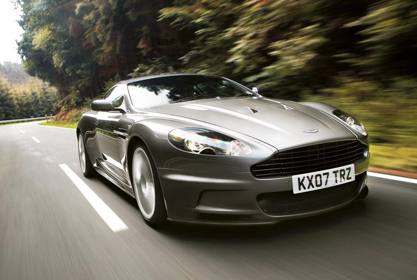 Grijze auto: Aston Martin DBS