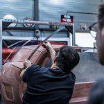 Kleimodel met metalen frame in werkplaats (of garage) van de Ferrari Breadvan Hommage 550