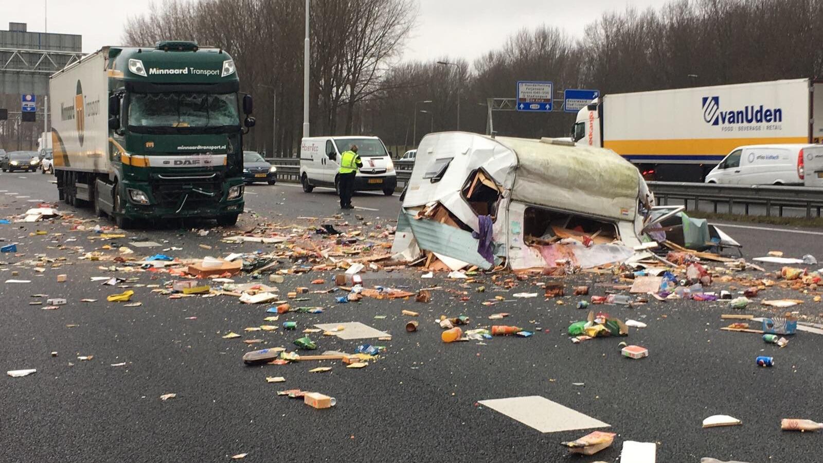 Caravan Crash Op A16 Met Dikke Ravage Als Gevolg - TopGear