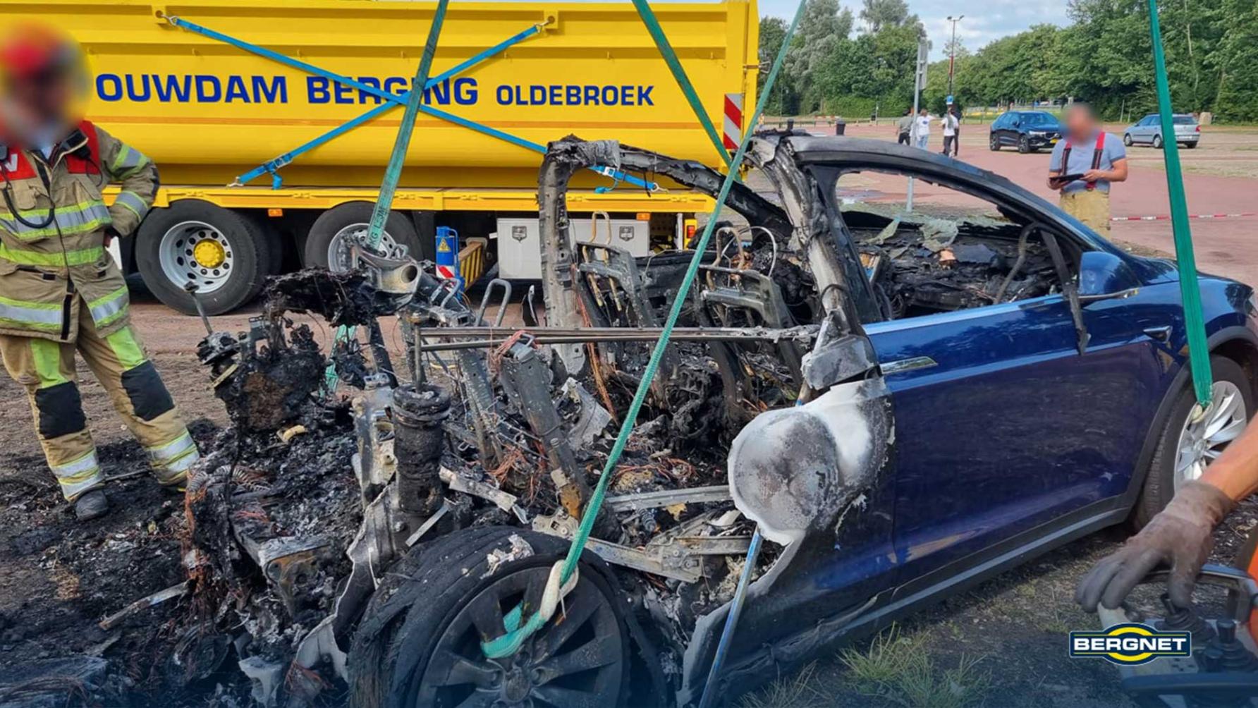 walibi-auto-brand-tesla-3-4-achter.jpg