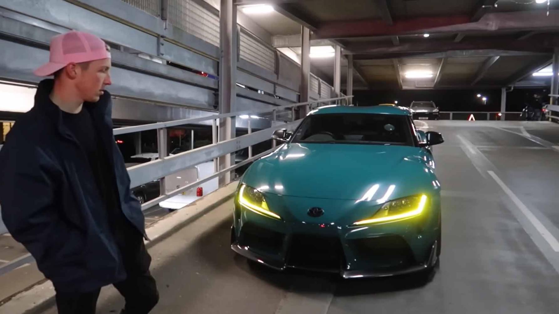 F1coureur Liam Lawson rijdt in deze gemodificeerde Toyota Supra TopGear