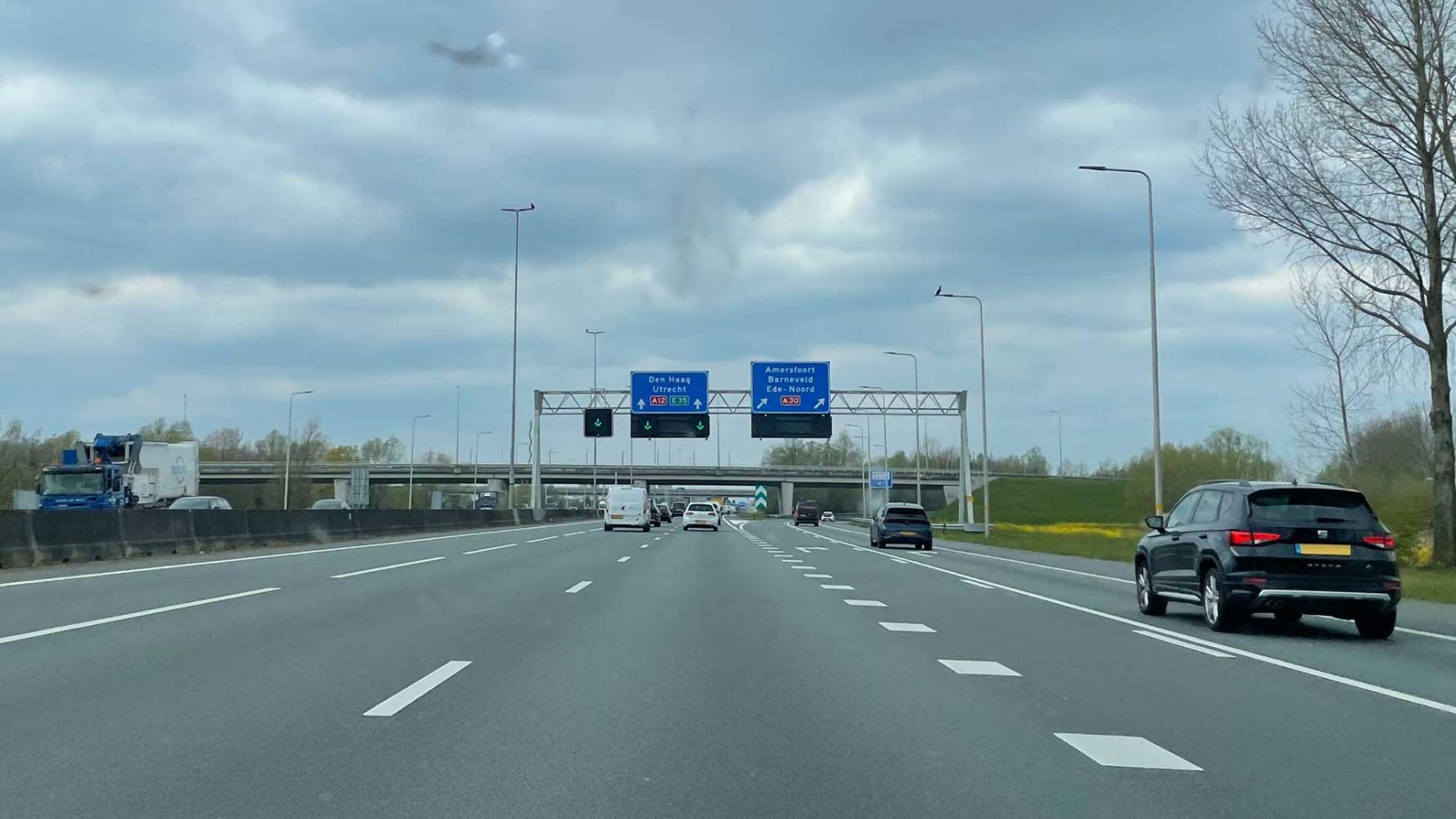 Tijdswinst 130 km/u: zoveel scheelt het als we harder rijden