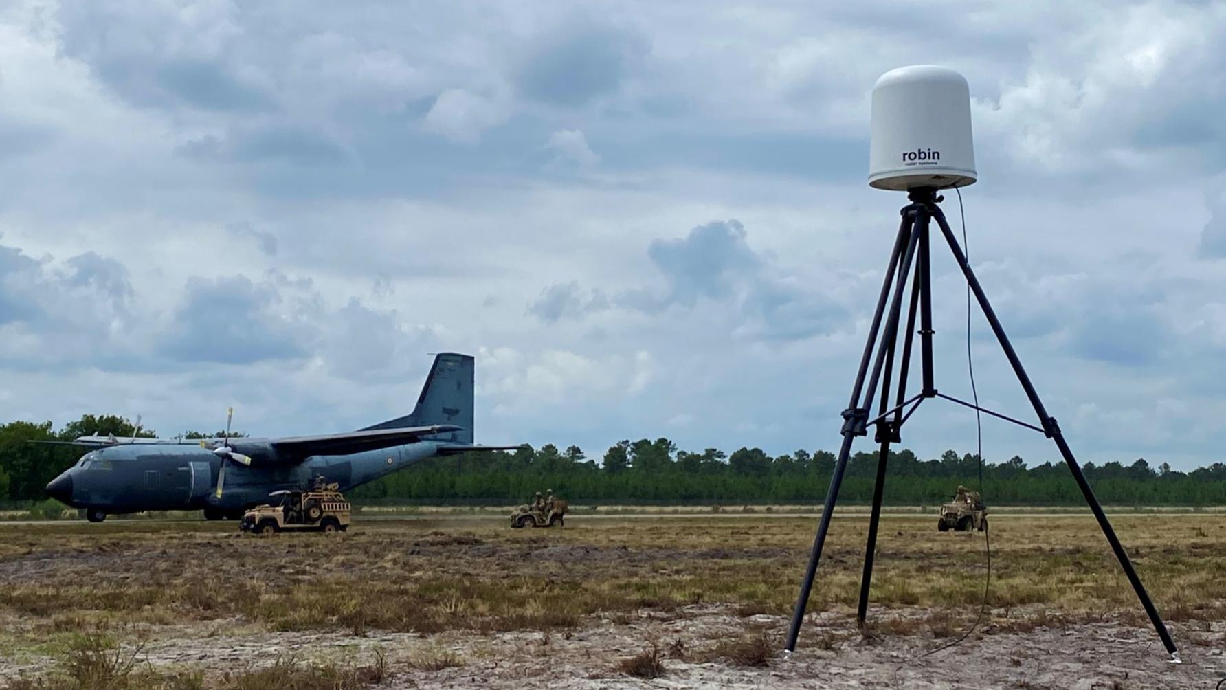 Zwarte pick-ups van Defensie (Ford Ranger) gaan drones spotten