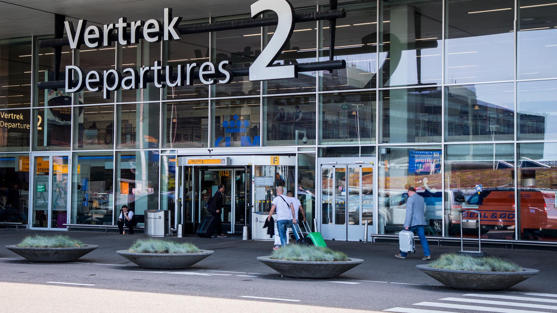 Kiss en Ride op Schiphol voorlopig gratis - TopGear Nederland