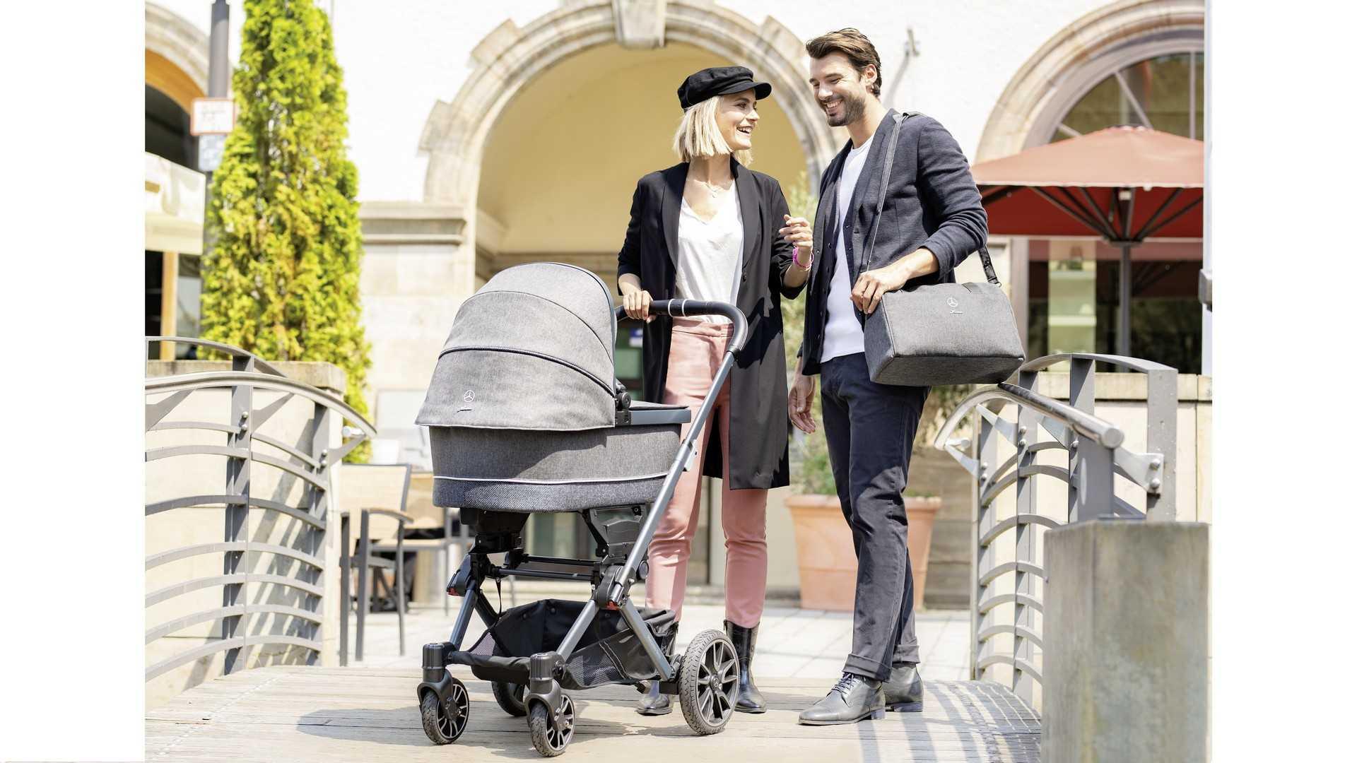 Kinderwagen van Mercedes heeft dikke sloffen - Nederland Kinderwagen van Mercedes heeft dikke sloffen - Nederland