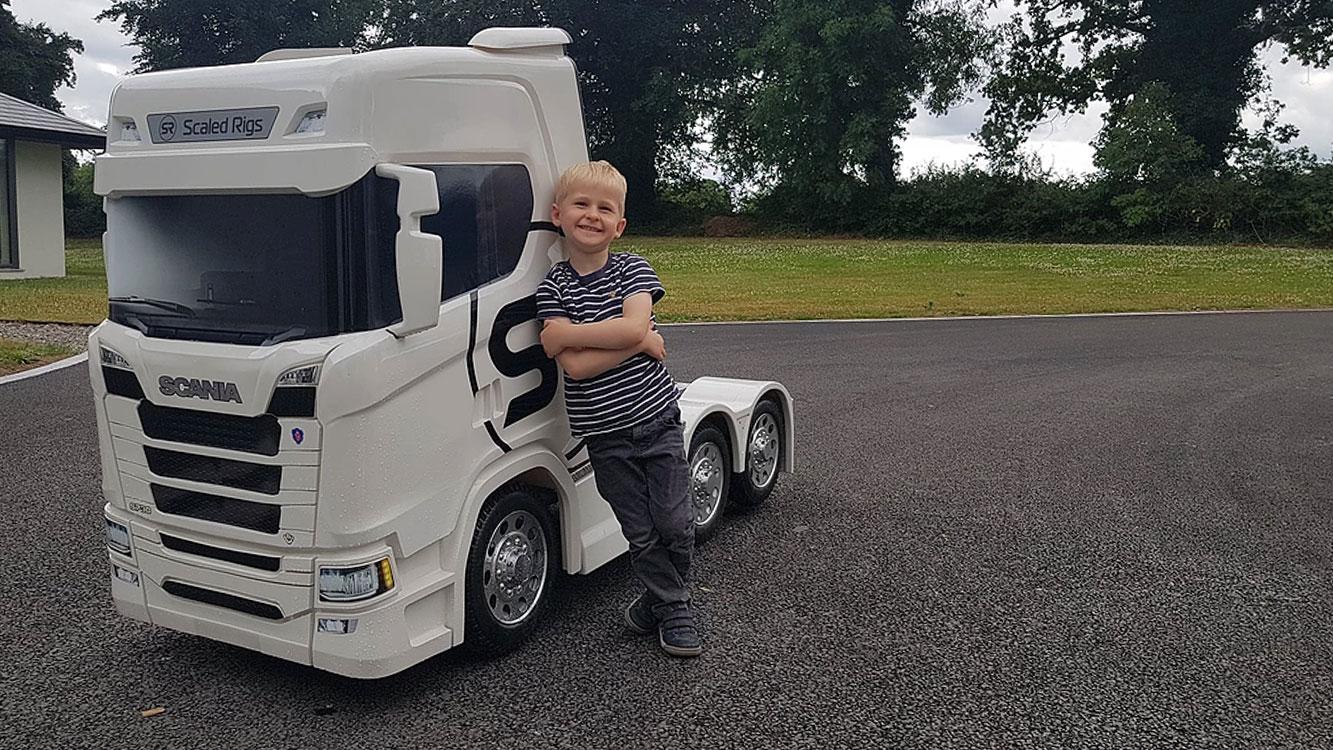 Dinosaurus Vrachtwagen Speelgoed met 8 Auto's,Speelgoed Auto's voor kinderen van 3,4,5,6,7,8 Jaar,Garages,Racebaan Set,Transformeert in Dino met Vleugels,Transportwagen,Verjaardagscadeaus voor Jongens