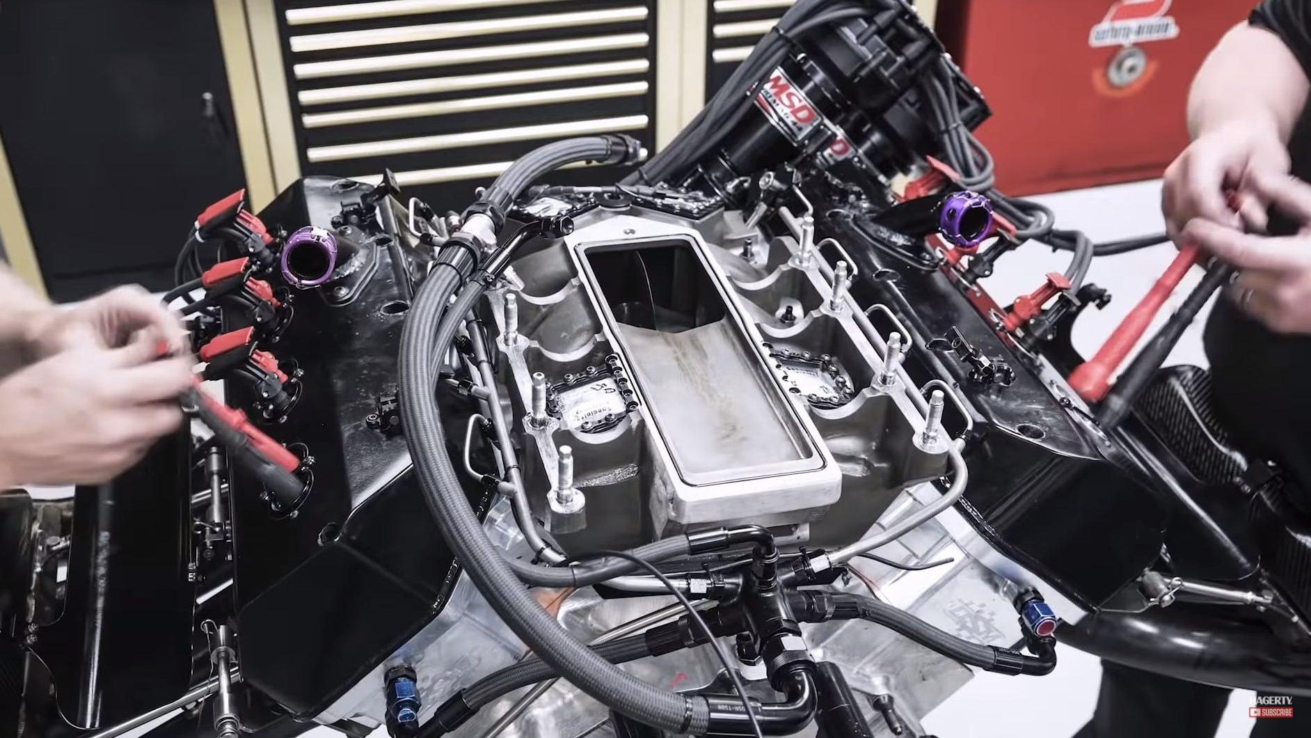 Top Fuelmotor met 11.000 pk wordt volledig uit elkaar gehaald TopGear