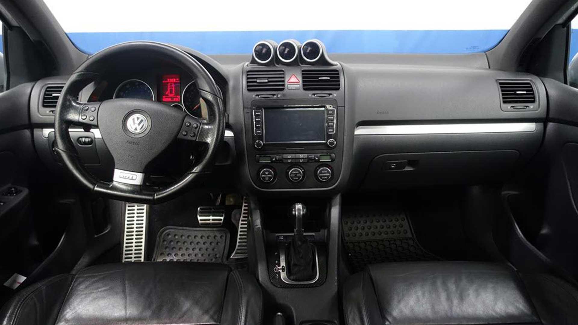 Deze VW Golf GTI Mag Legaal Met Kleine Kentekenplaten Rijden