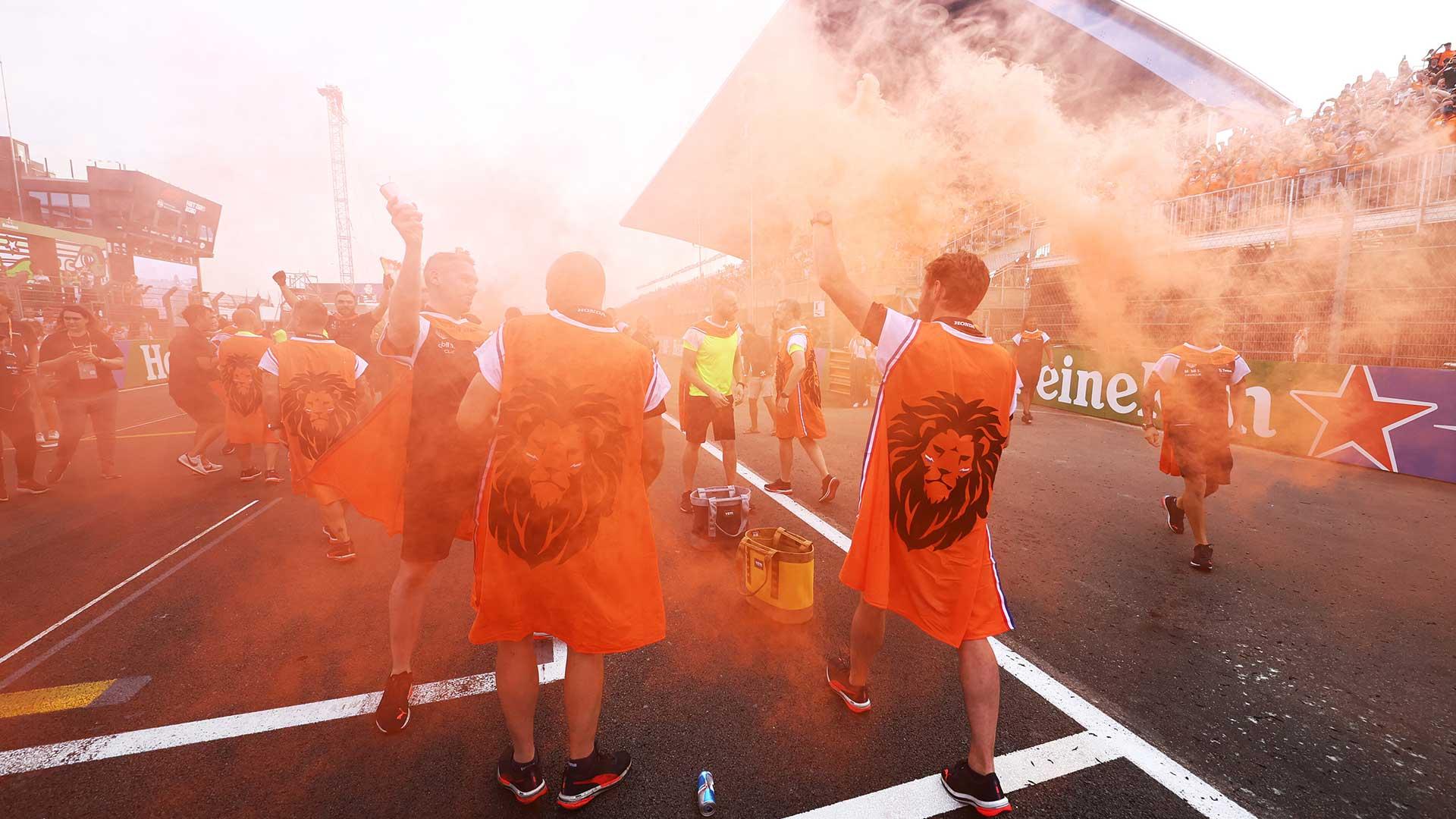 Oranje rookbom (fakkel) Zandvoort