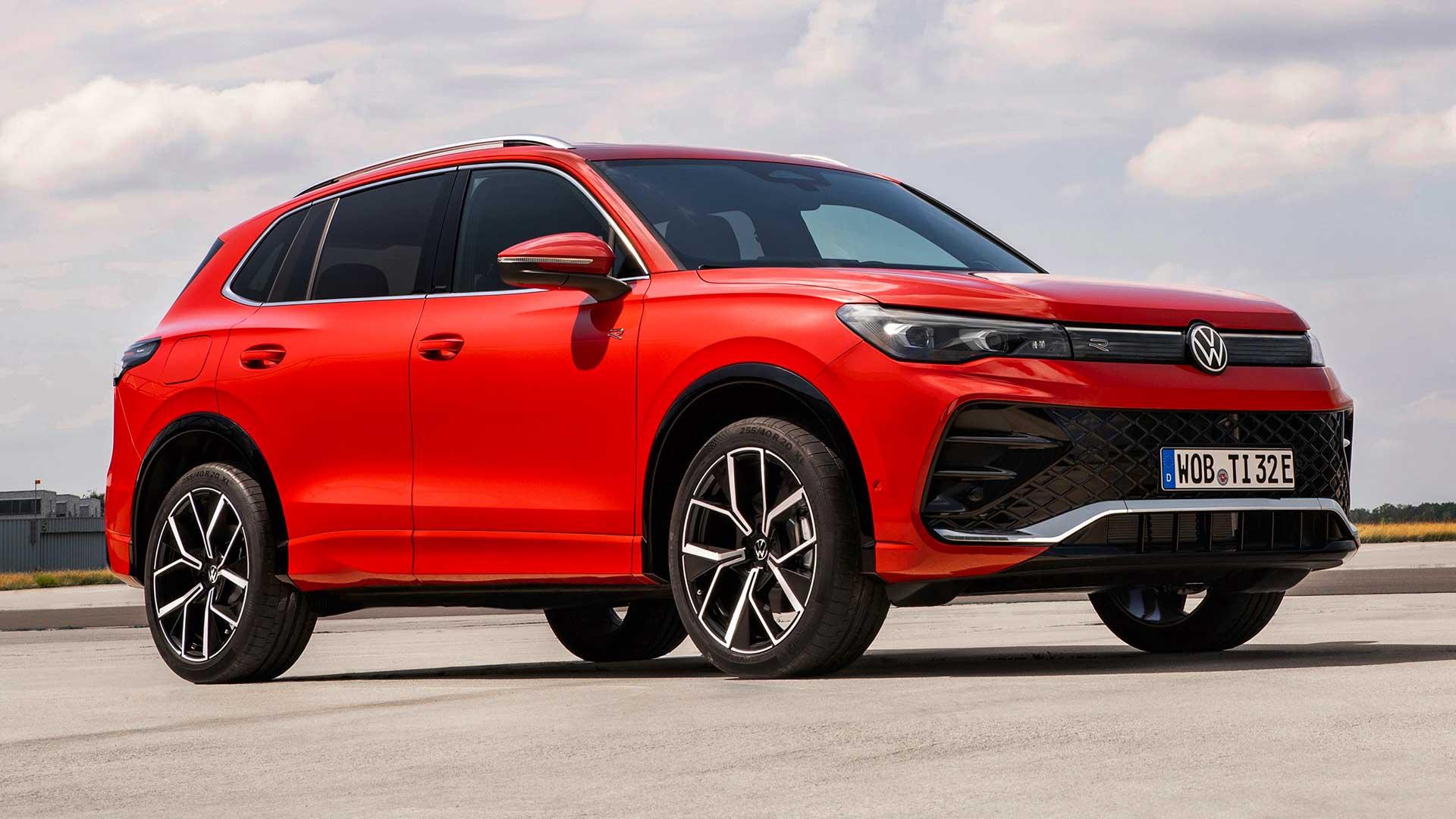 Nieuwe Volkswagen Tiguan (2023) rood zijkant rechts voor schuin