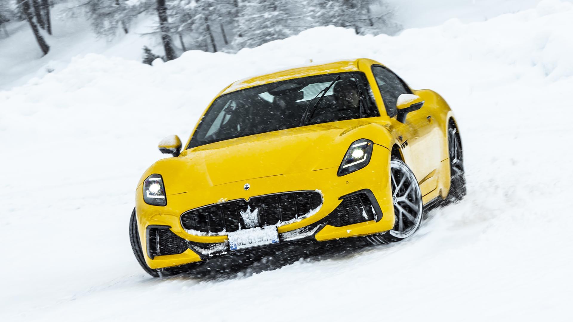 maserati granturismo voorkant sneeuw