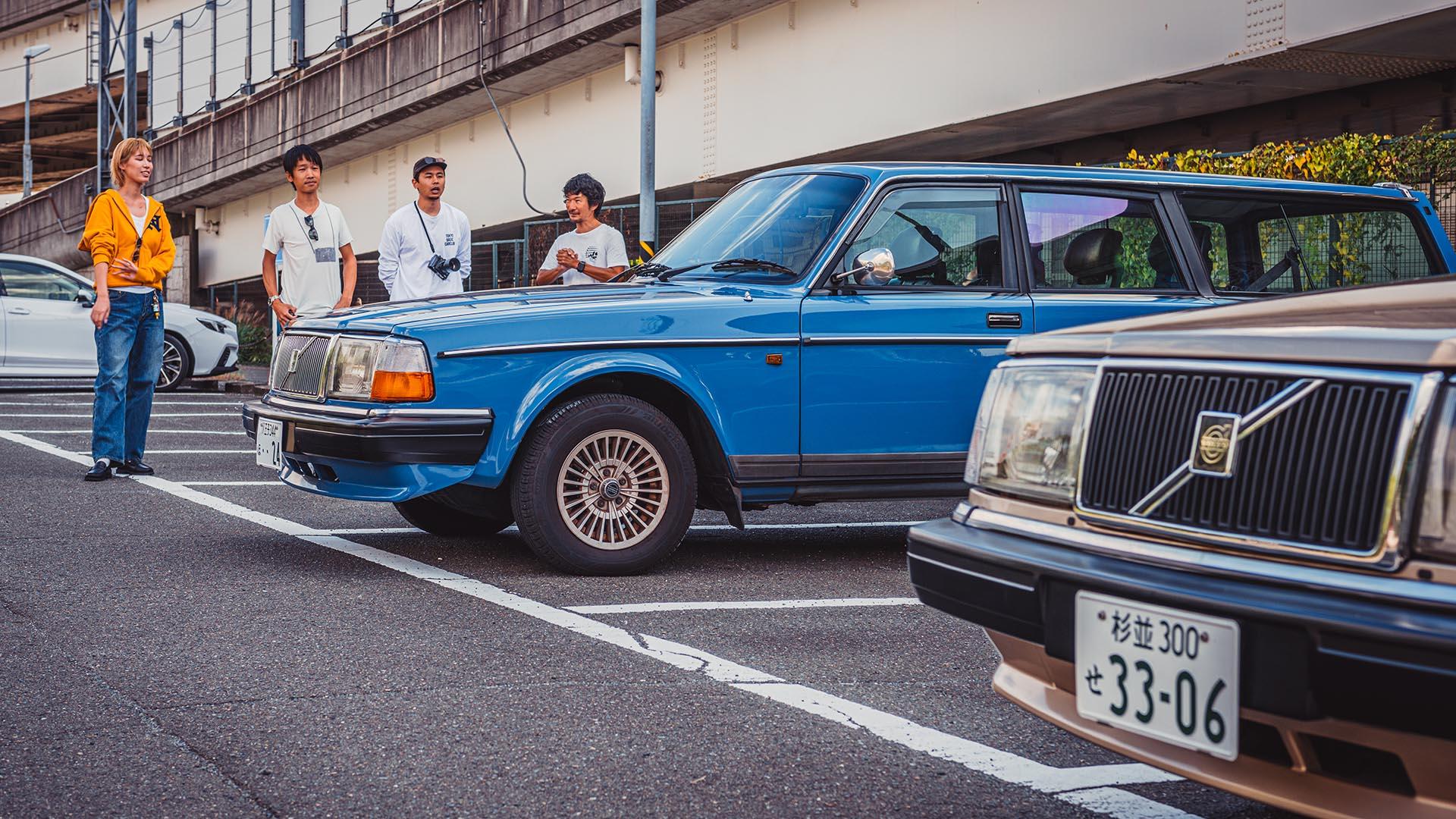 Volvo 245 Japan blue