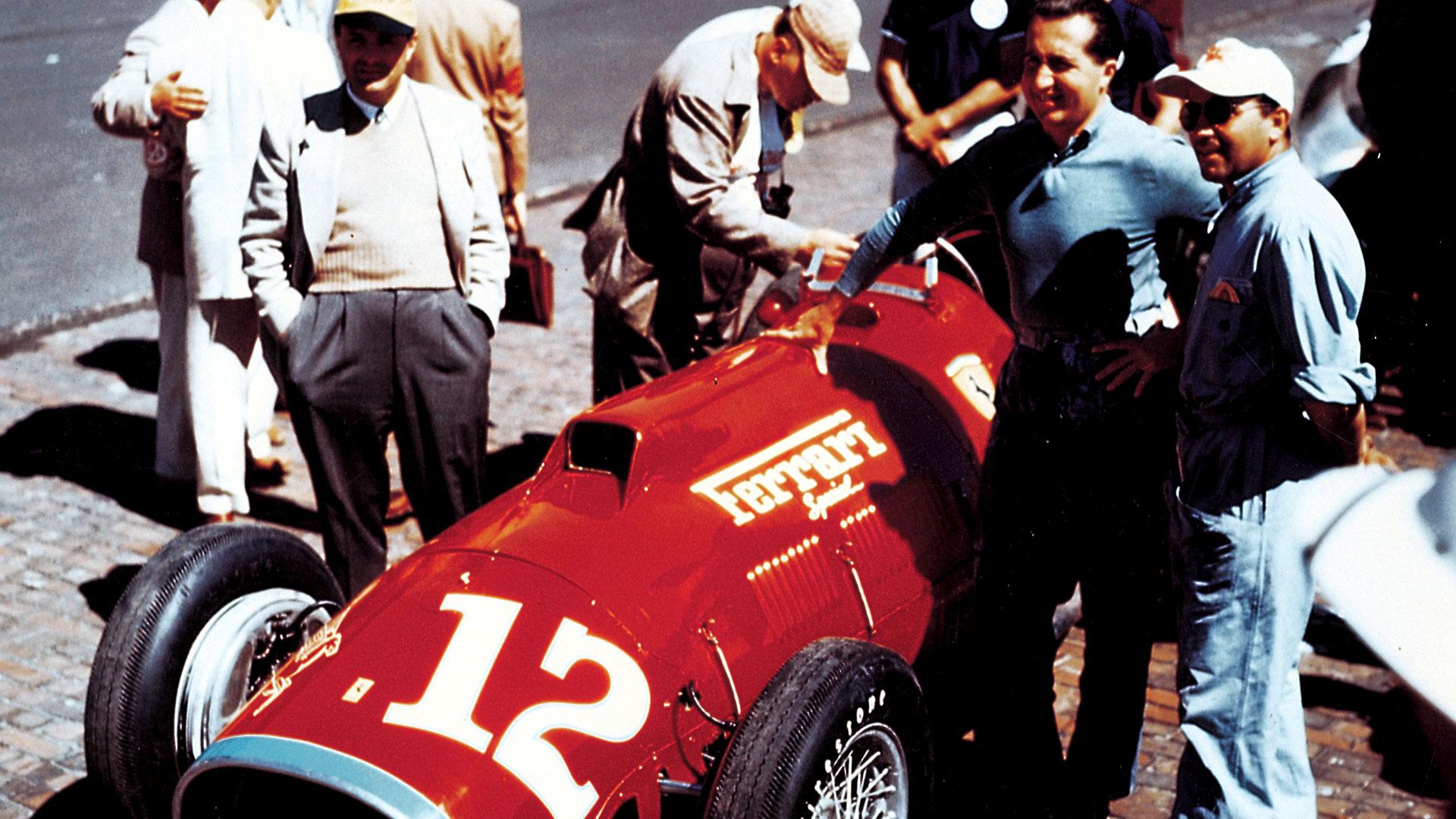 Alberto Ascari blauwe ring op Ferrari auto