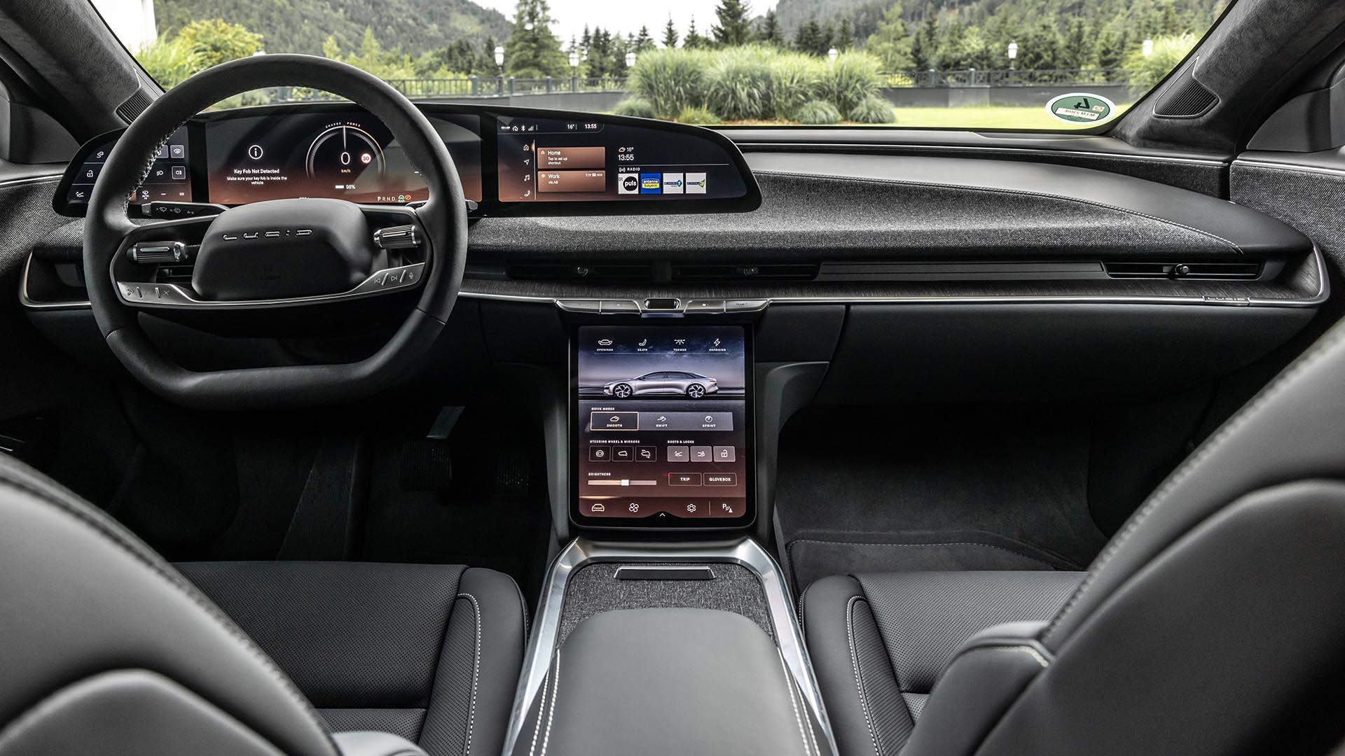 Lucid Air Pure RWD rood (2024) interieur dashboard