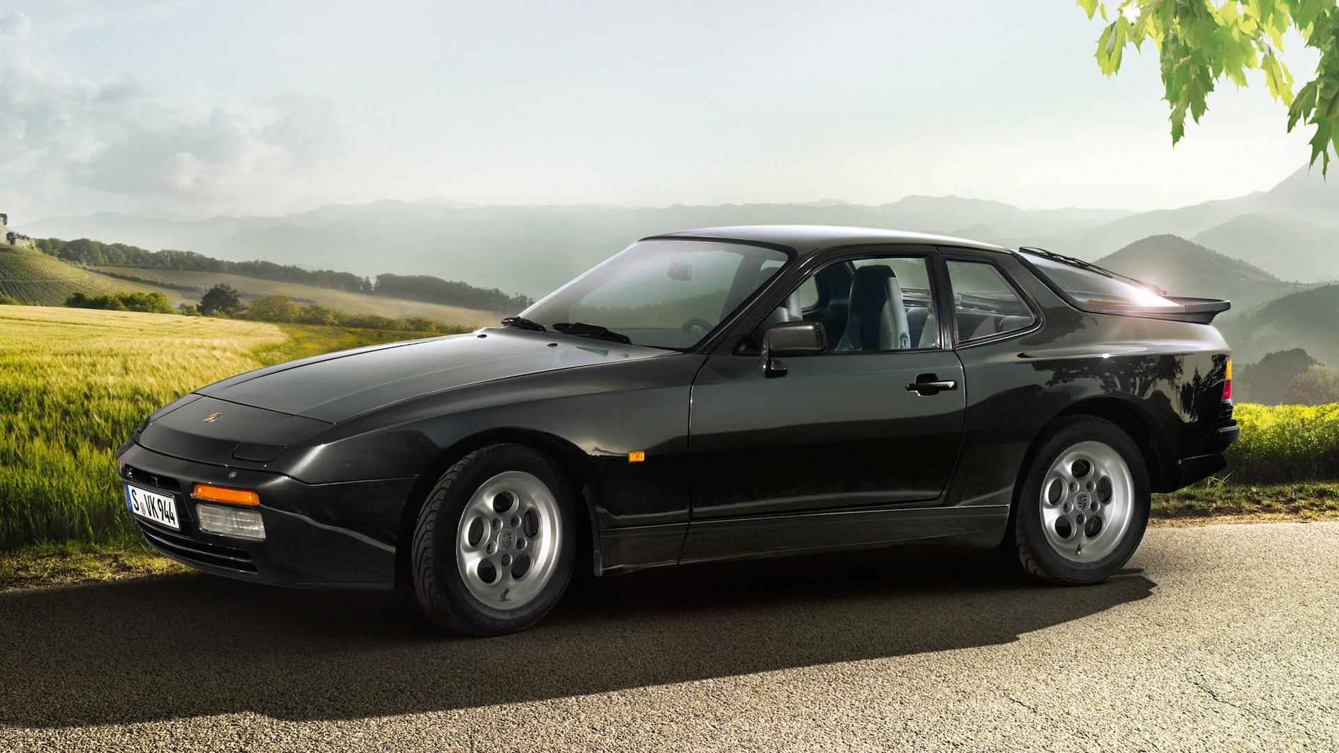 Porsche 944 Turbo (951) black side left front (1986)