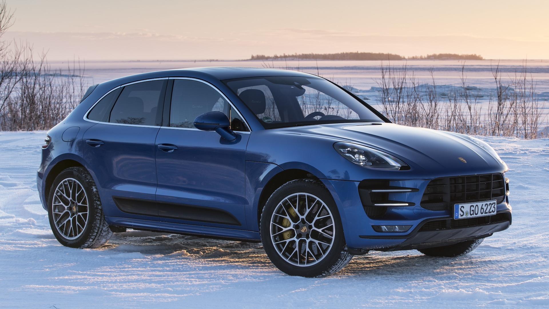 Porsche Macan Turbo Performance Package (95B) blue front right (2016)