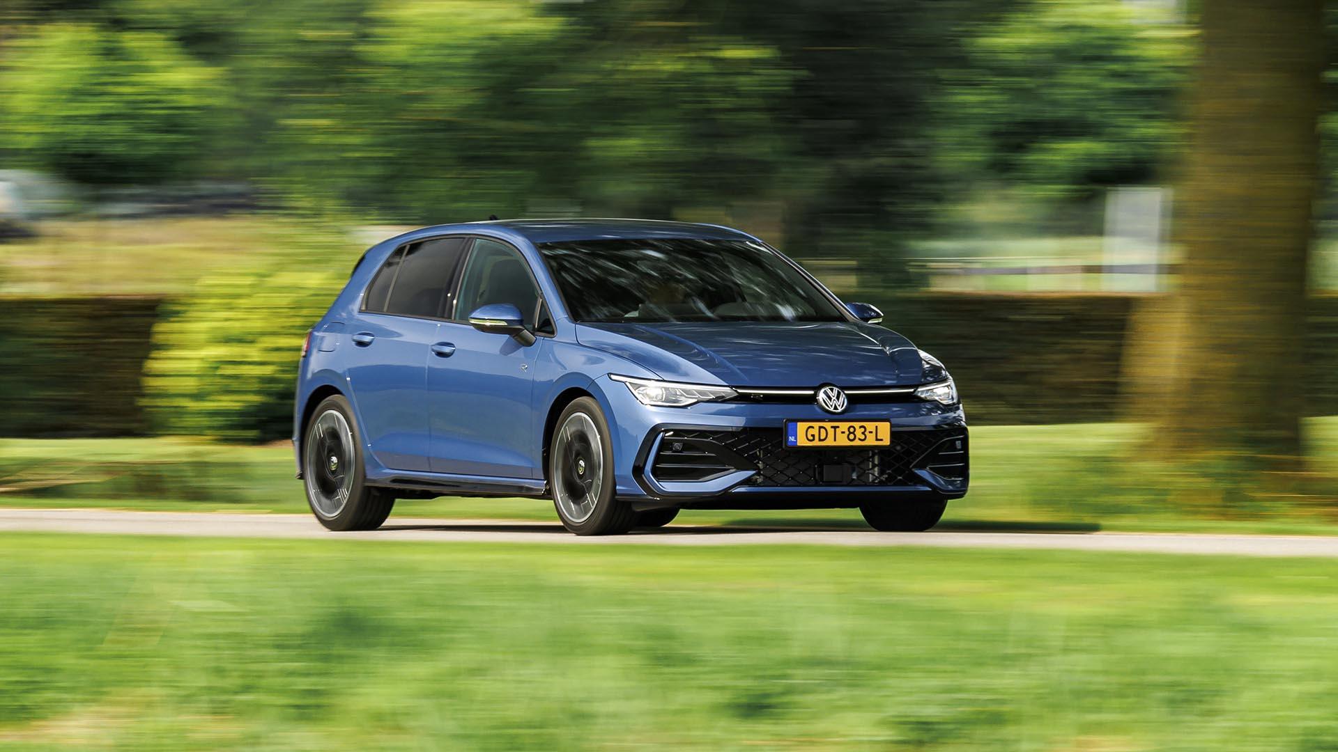 Volkswagen Golf 1.5 eTSI 116 pk R-Line Edition 2024 review: 3/4 voor rijdend veraf