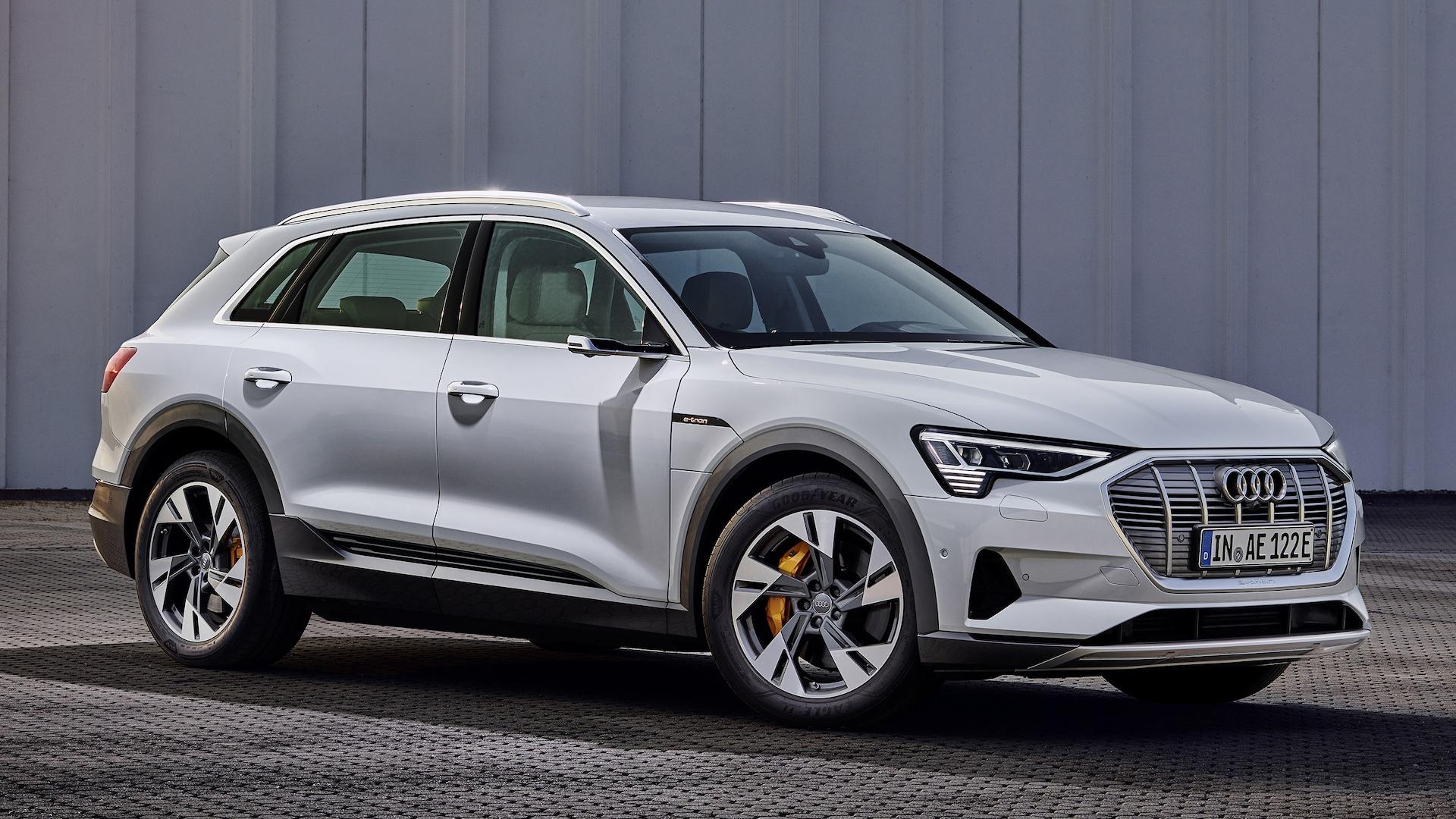 Audi e-tron 50 quattro wit schuin voor rechts