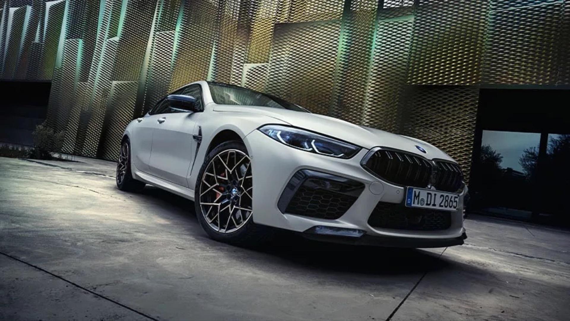 BMW M8 Final Edition wit zijkant voor rechts