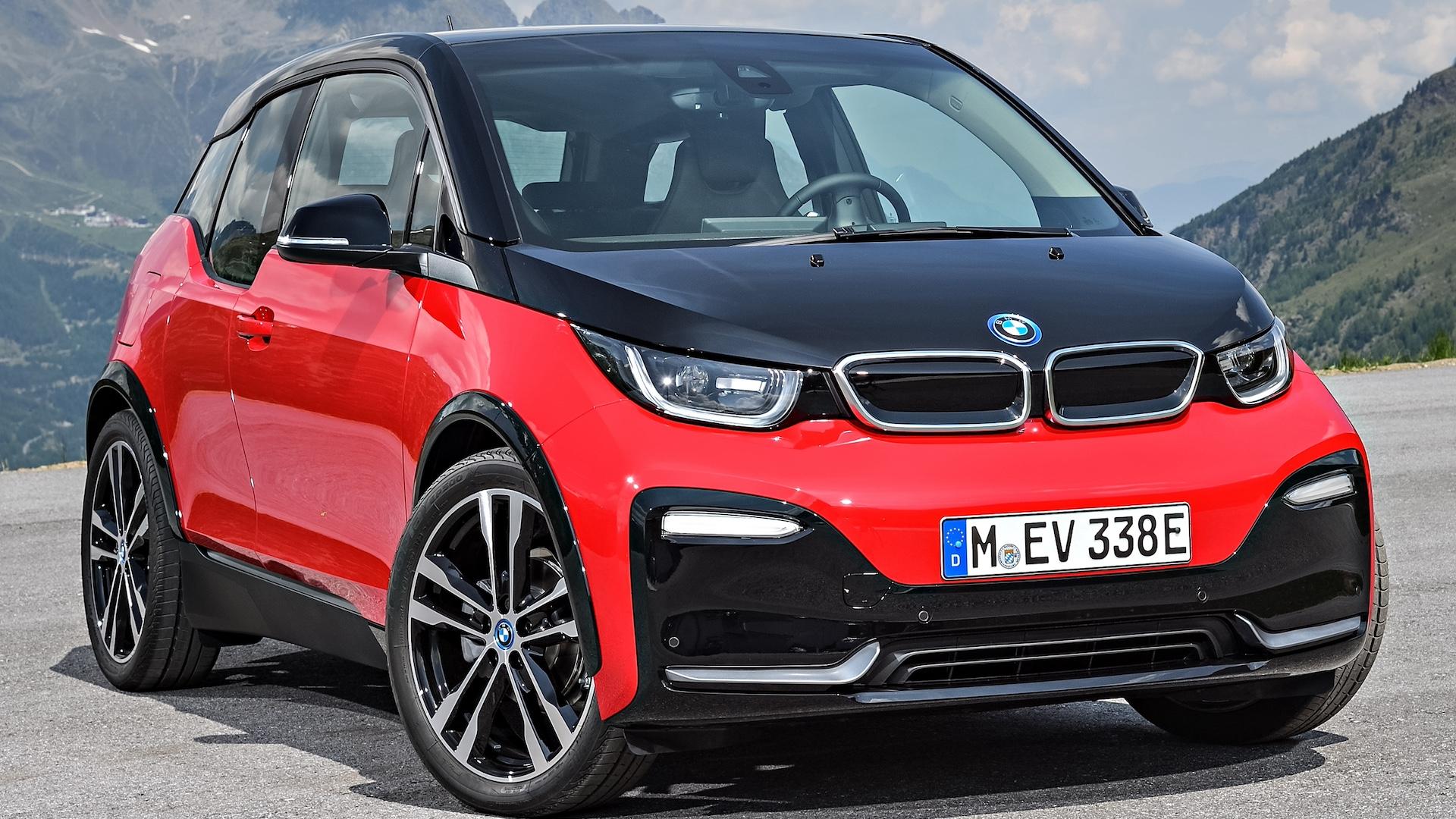 BMW i3S rood schuin voor rechts