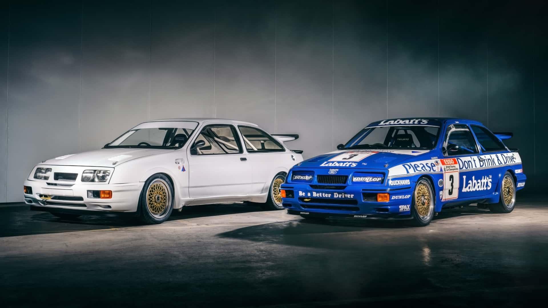 CNC Ford Sierra RS Cosworth restomod (2024) wit blauw voor zijkant links