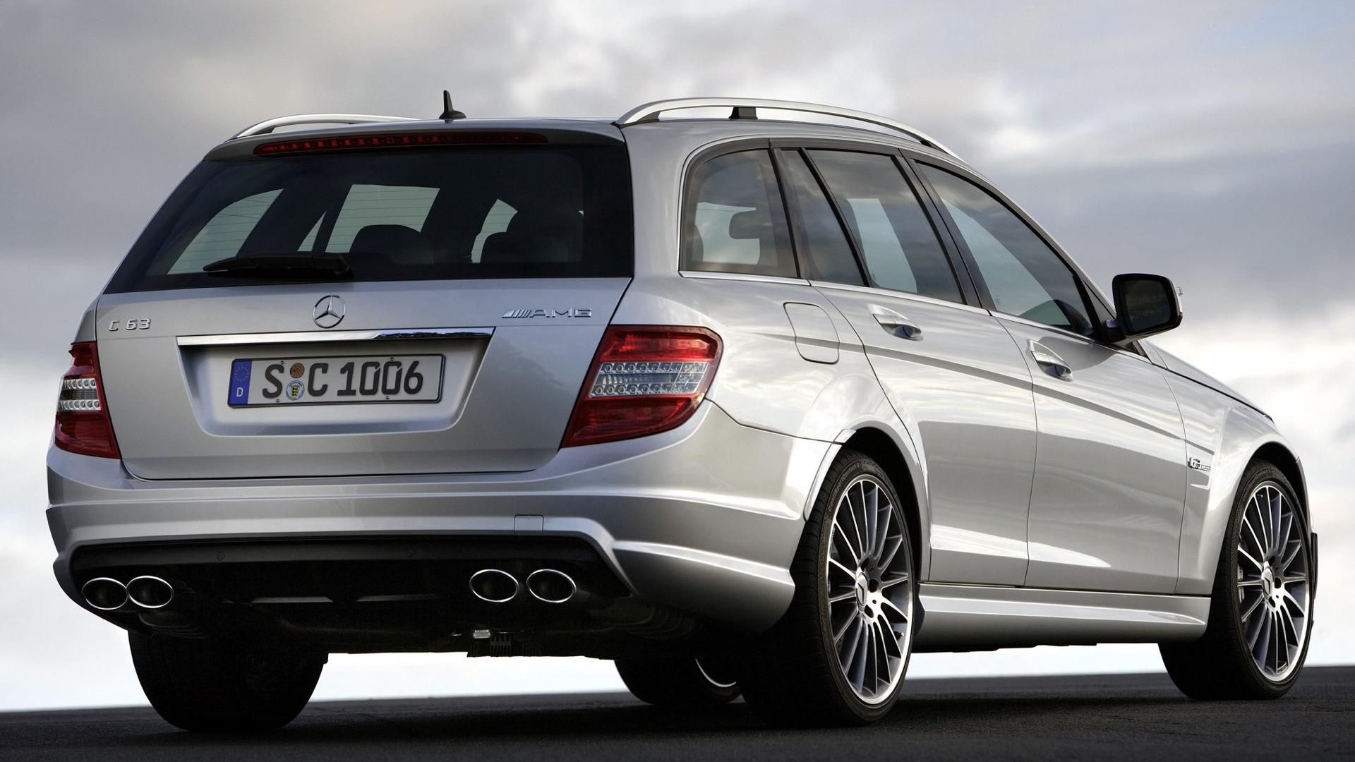 Mercedes C 63 AMG Estate (S204) grijs zijkant achter rechts