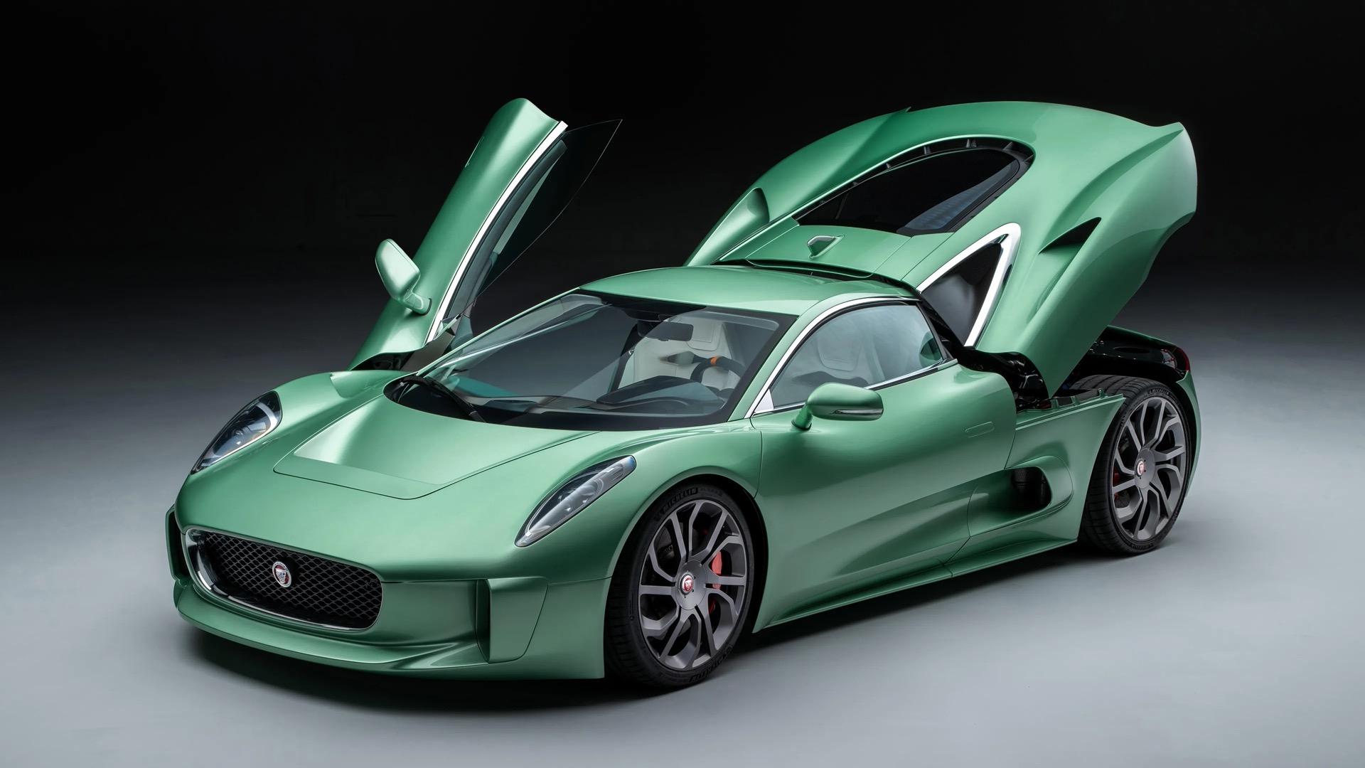 Callum Jaguar C-X75 groen 2024 zijkant voor schuin links deur open motorkap open