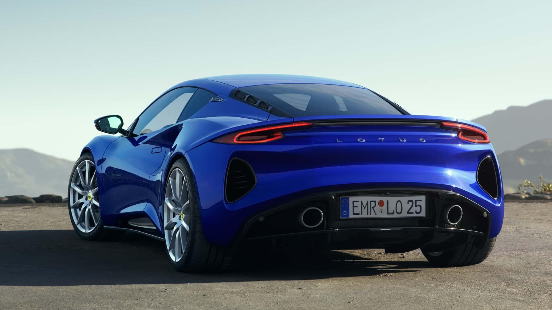 Lotus Emira Turbo SE blauw (2024) zijkant links schuin achter