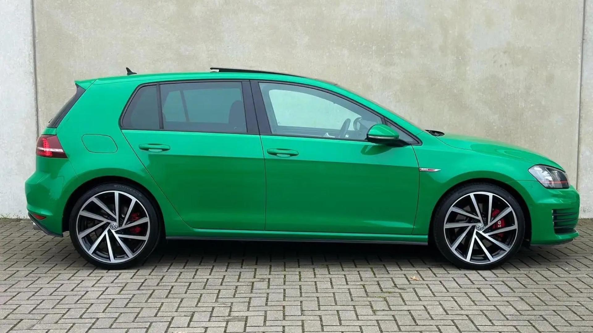 Volkswagen Golf GTI Performance groen (2016) zijkant rechts