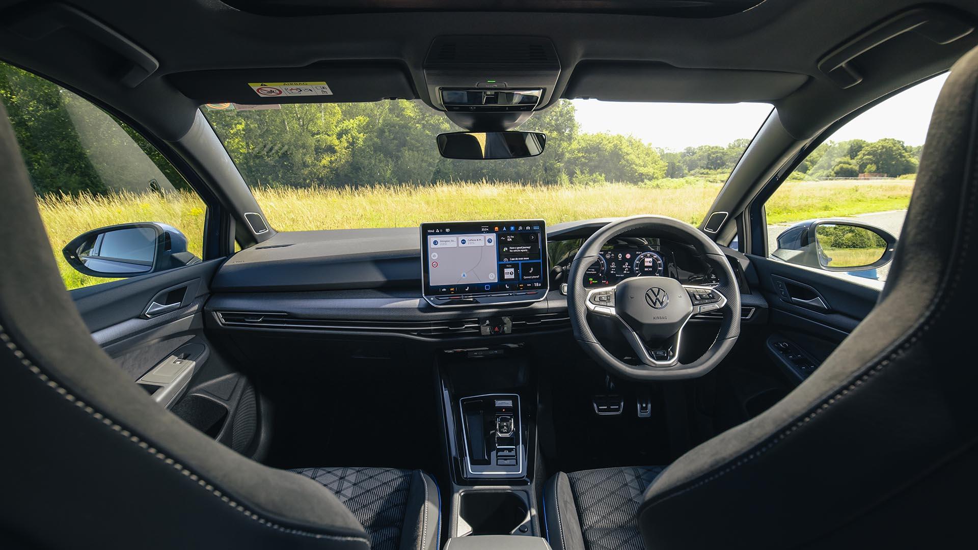 Volkswagen Golf 1.5 eTSI R-Line (2024) interieur dashboard