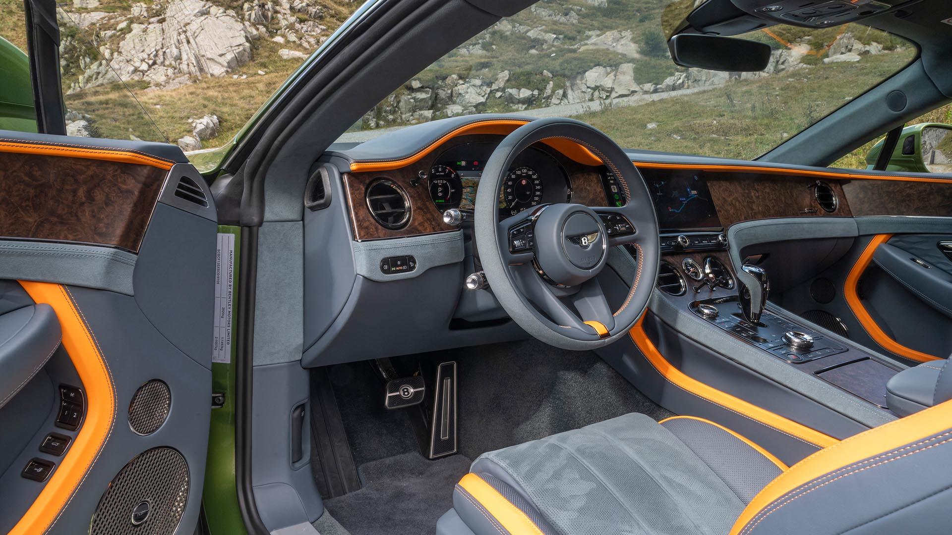 Bentley Continental GT (2024) hybrid interieur grijs oranje