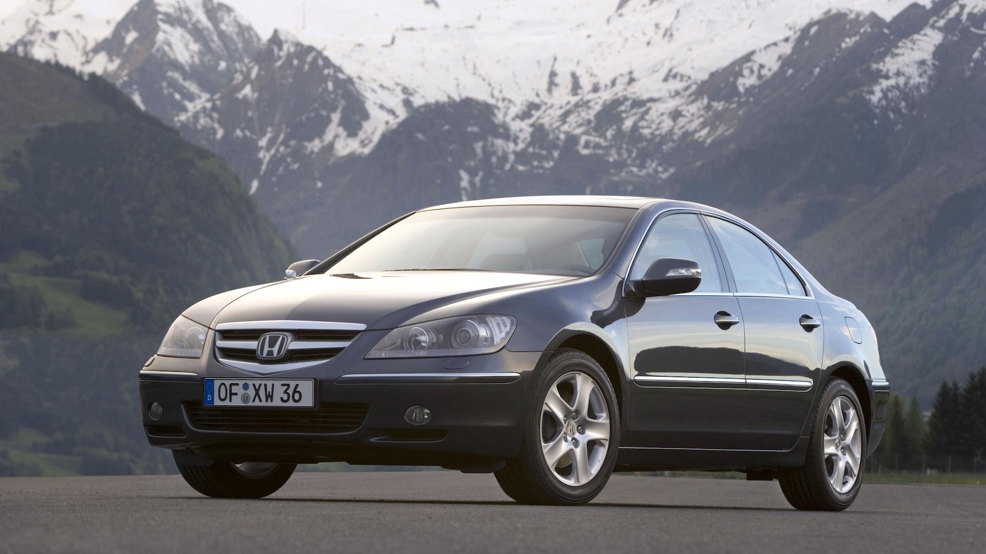 Honda Legend (KB1) grijs (2005) zijkant voor schuin berg