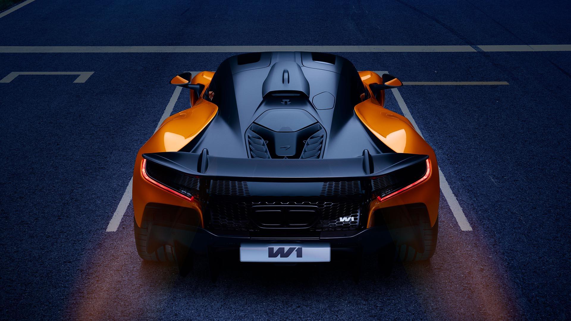 McLaren W1 (2025) oranje achterkant hoog