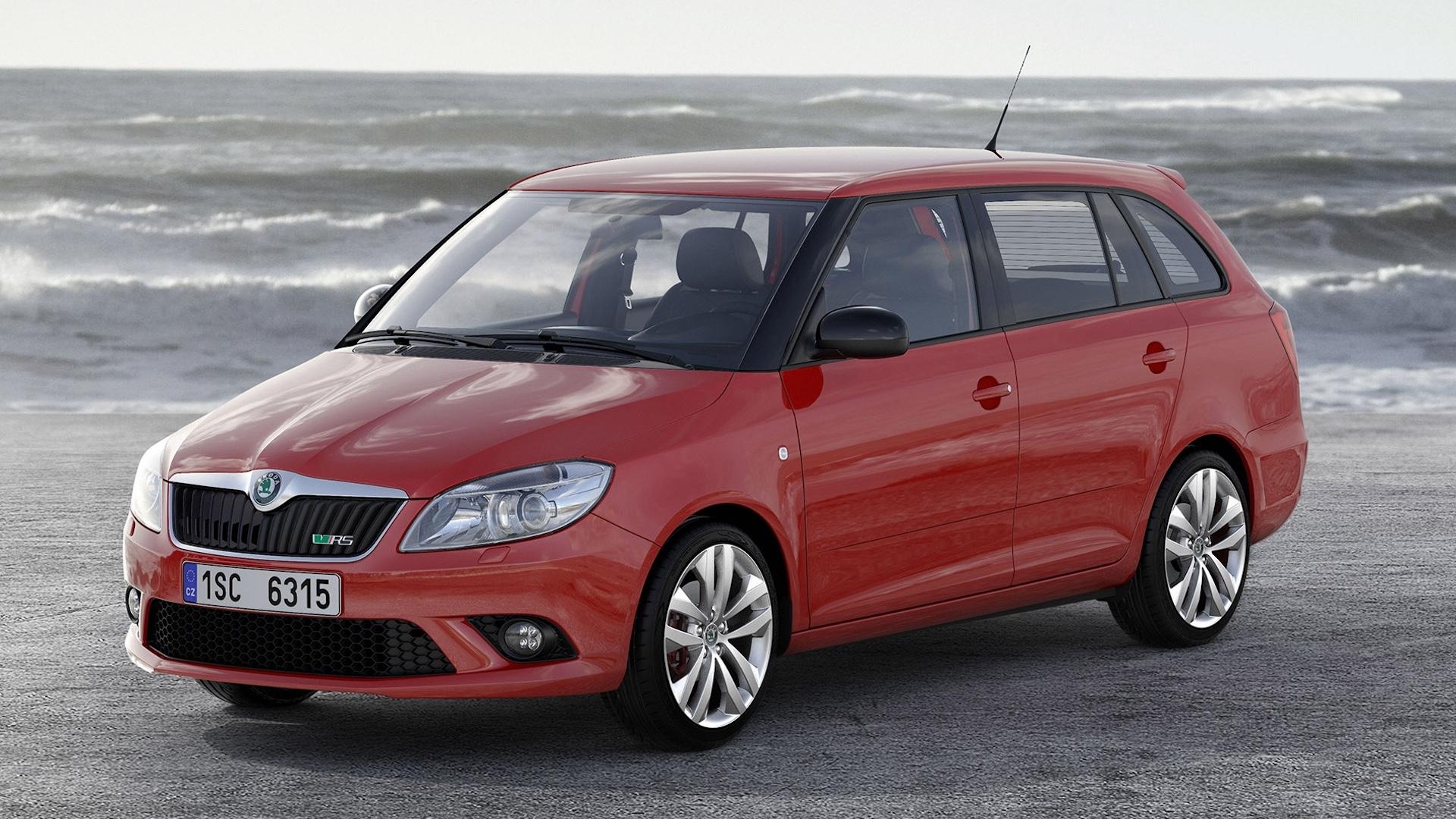 Skoda Fabia RS Combi TSI (5J) rood (2010) zijkant voor schuin