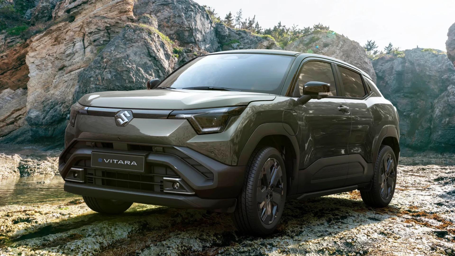 Suzuki e-Vitara (2025) groen zijkant voor schuin rechts natuur offroad