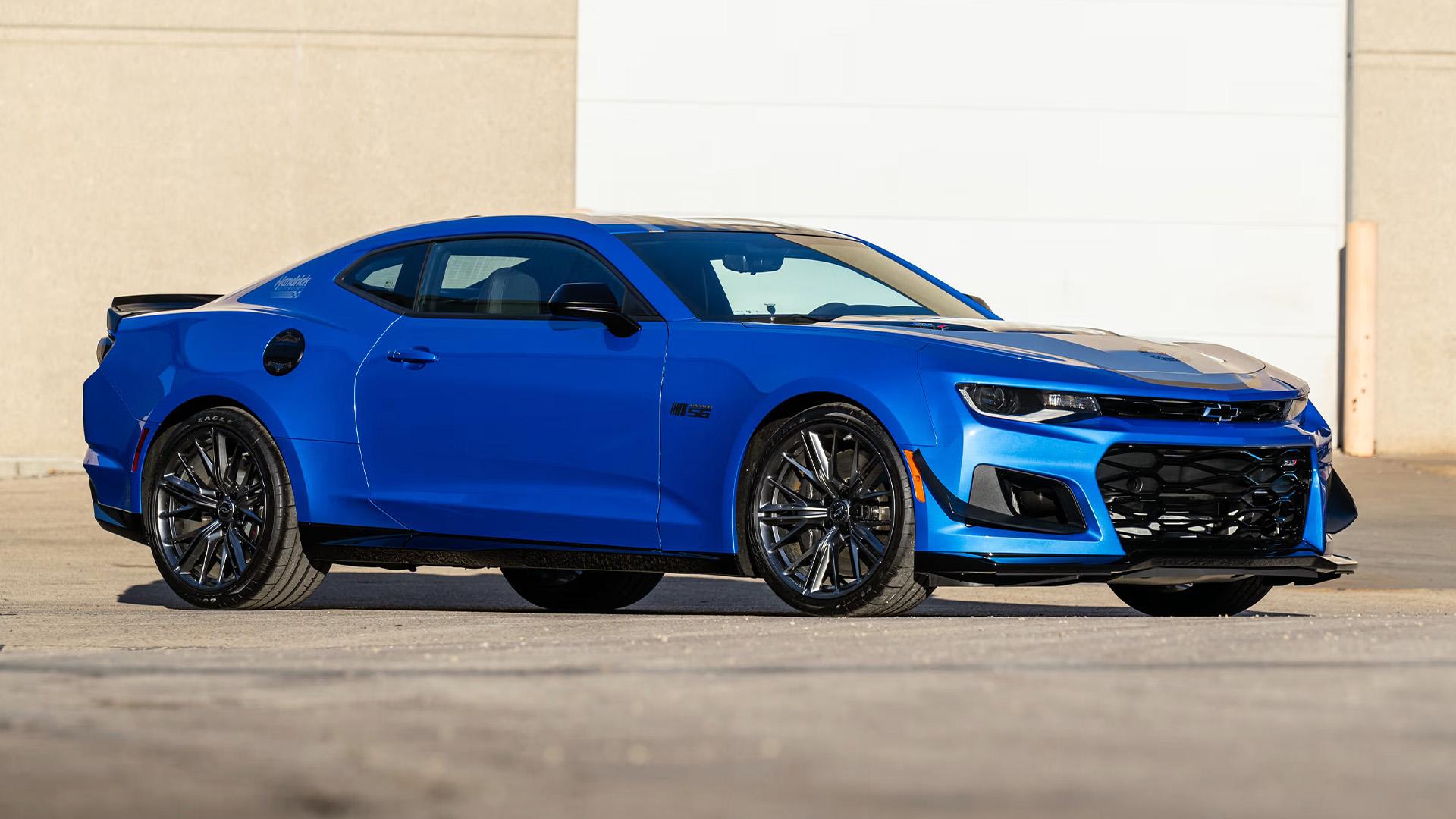 Chevrolet Camaro ZZL1 Garage 56 Edition (2024) blauw zijkant rechts schuin voor zonlicht