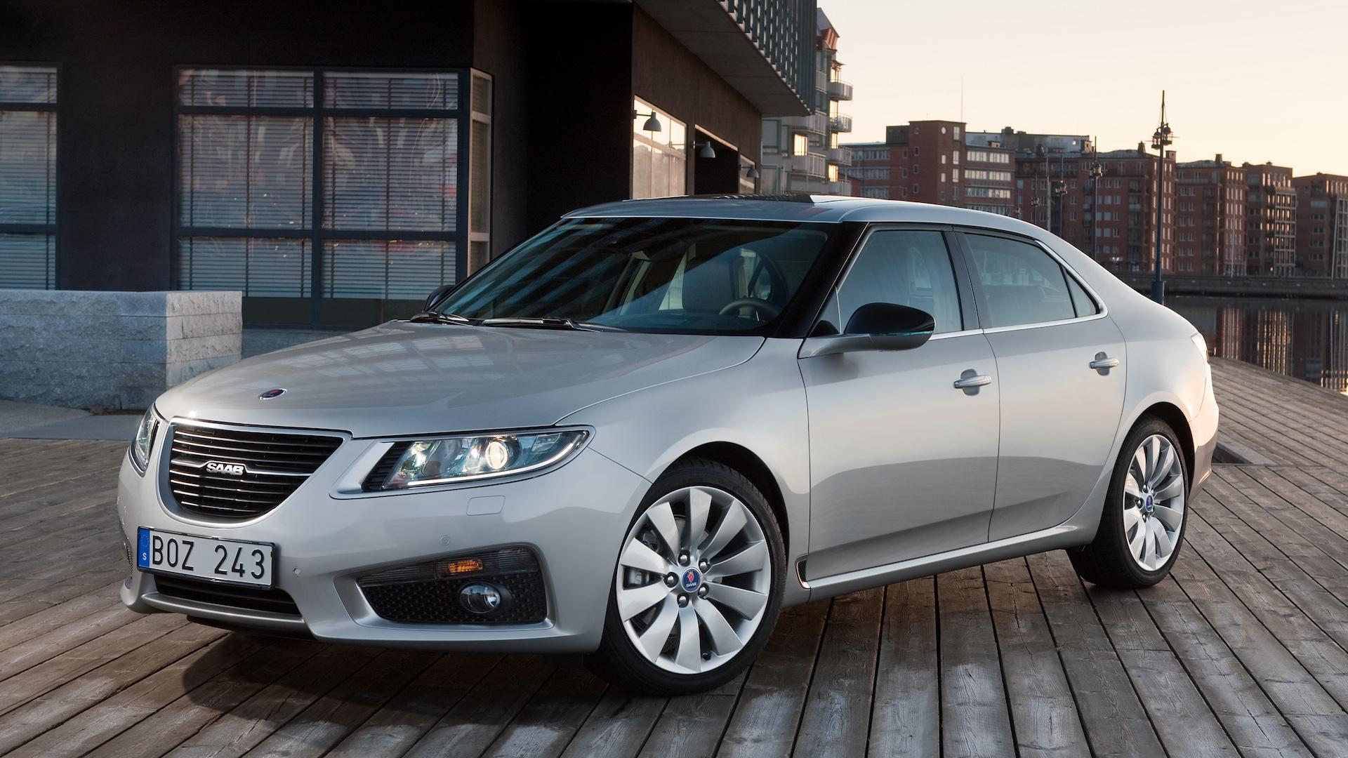 Saab 9-5 Aero (Y3SG) grijs (2010) zijkant linksvoor schuin