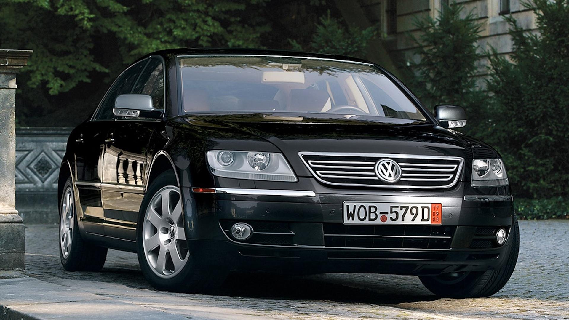 Volkswagen Phaeton V10 TDI 4Motion (4D) zwart (2005) schuin zijkant voor rechts