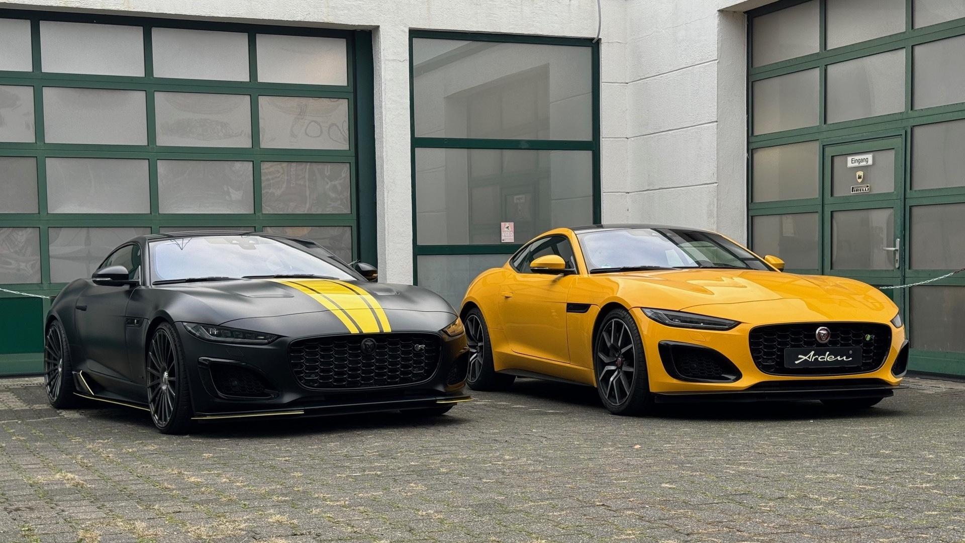 Arden AJ RS Zwart naast een gele F-Type garage