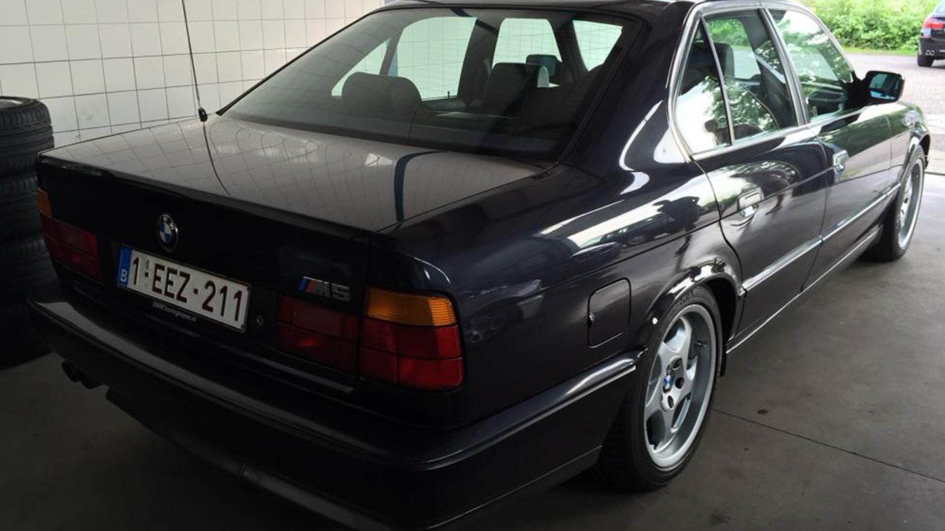 BMW M5 (E34) zwart zijkant rechts achter import België