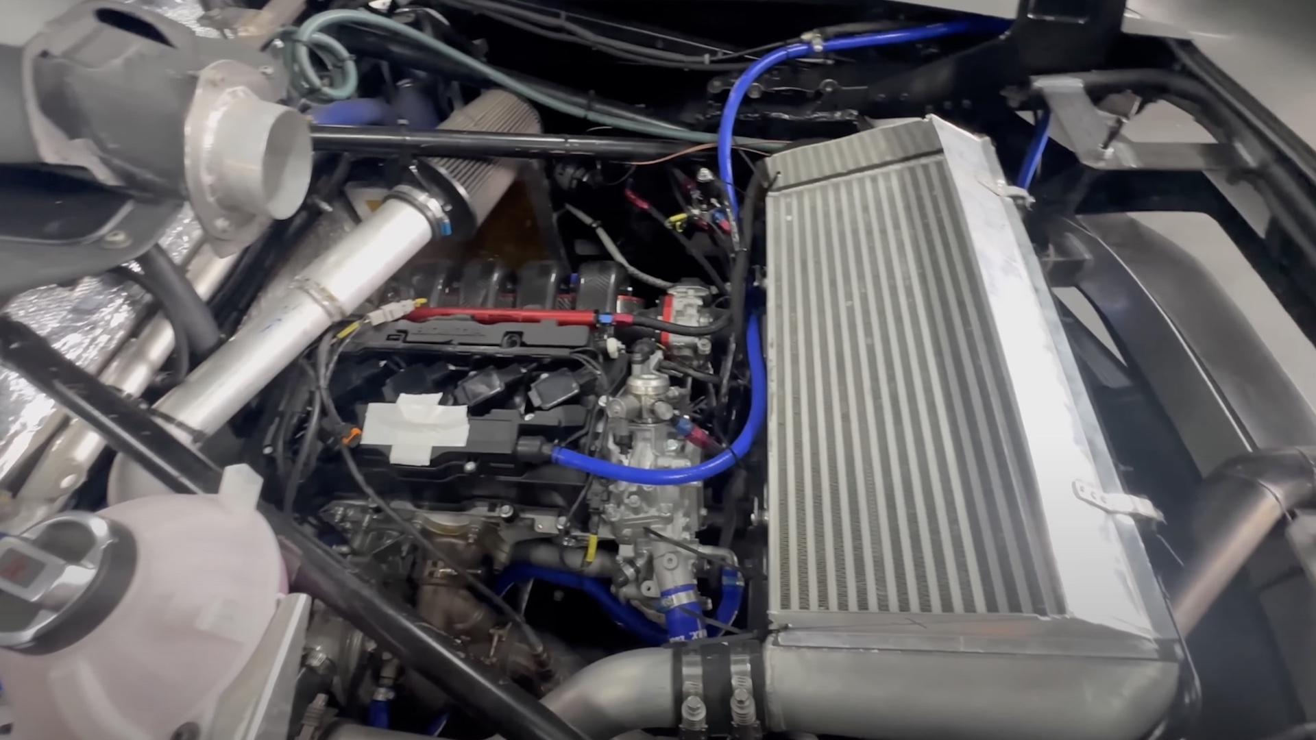 Lamborghini met Honda-motor zijkant intercooler