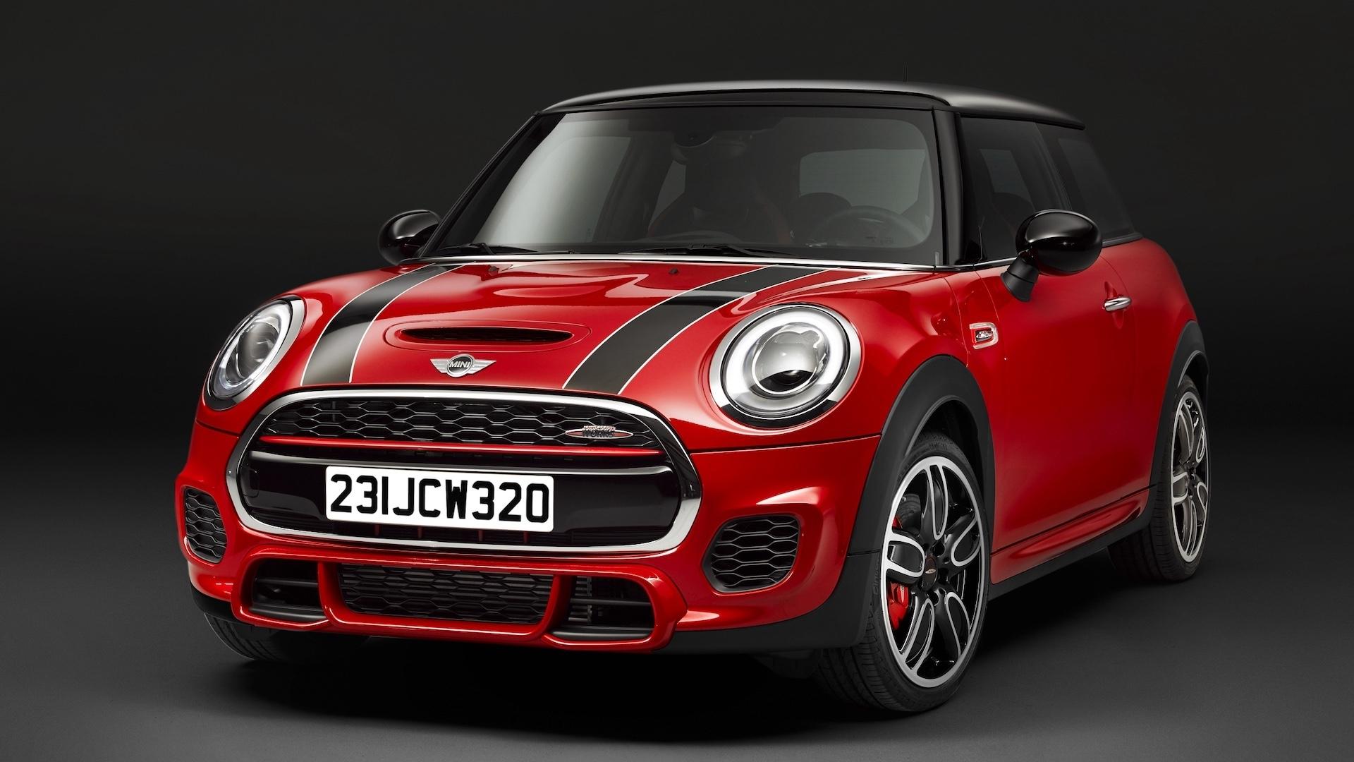 Mini Cooper S John Cooper Works (F56) rood (2015) zijkant links voor schuin