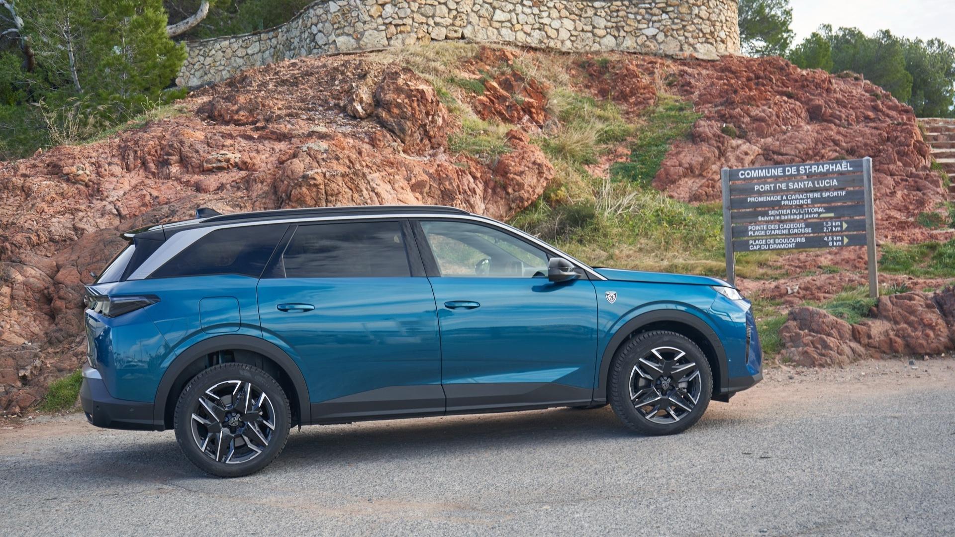 Peugeot 5008 Allure Hybrid 136 (P67) blauw (2025) zijkant rechts