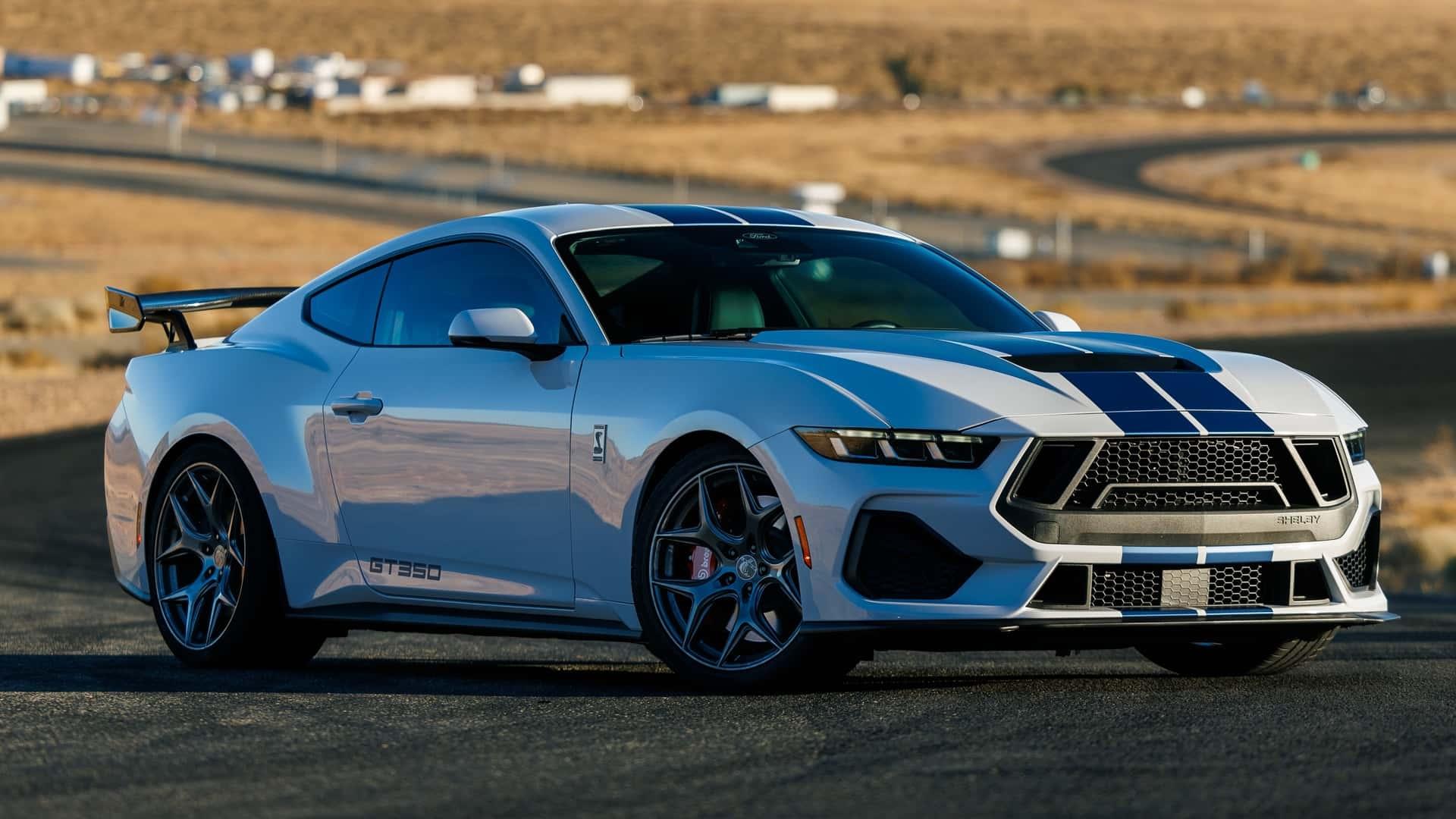 Shelby GT350 wit (2025) zijkant rechts schuin voor schaduw circuit Willow Springs The Streets