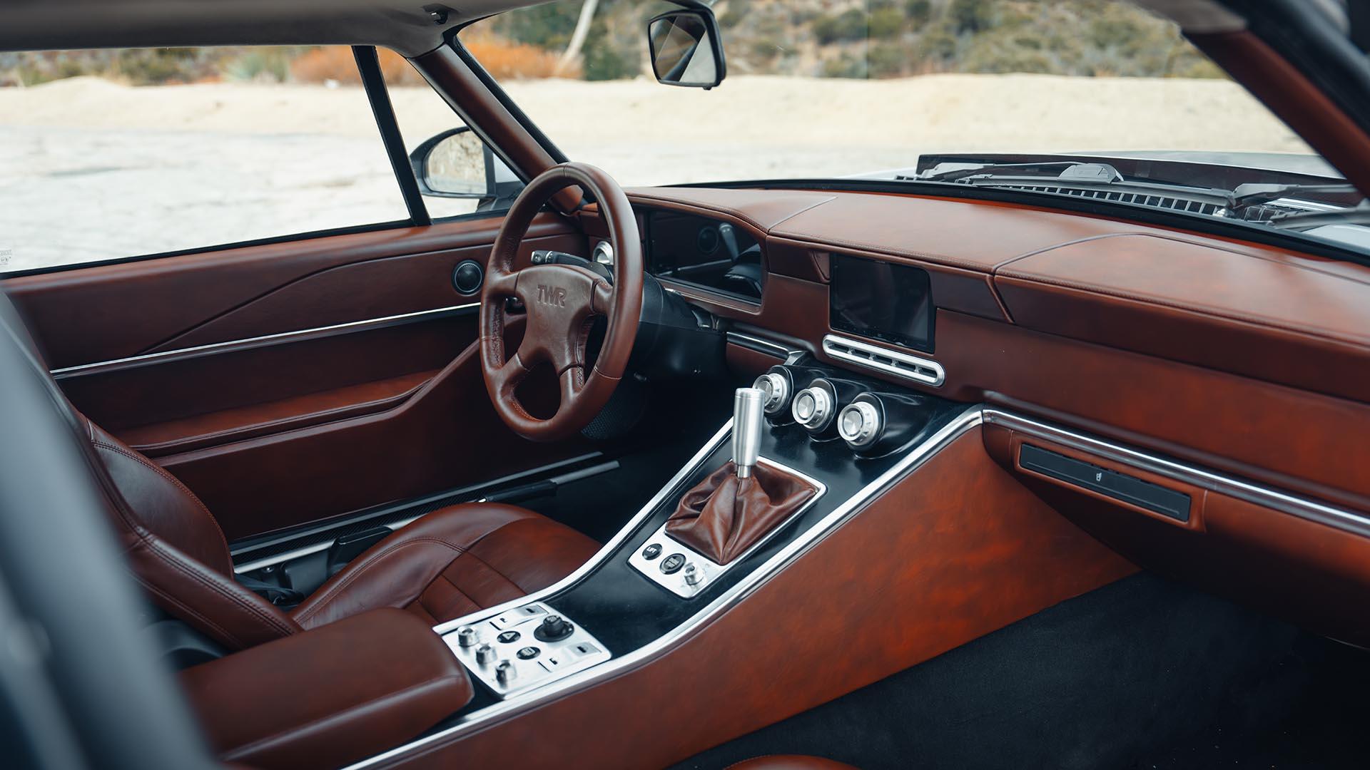 TWR Supercar Jaguar XJS restomod grijs (2025) interieur dashboard