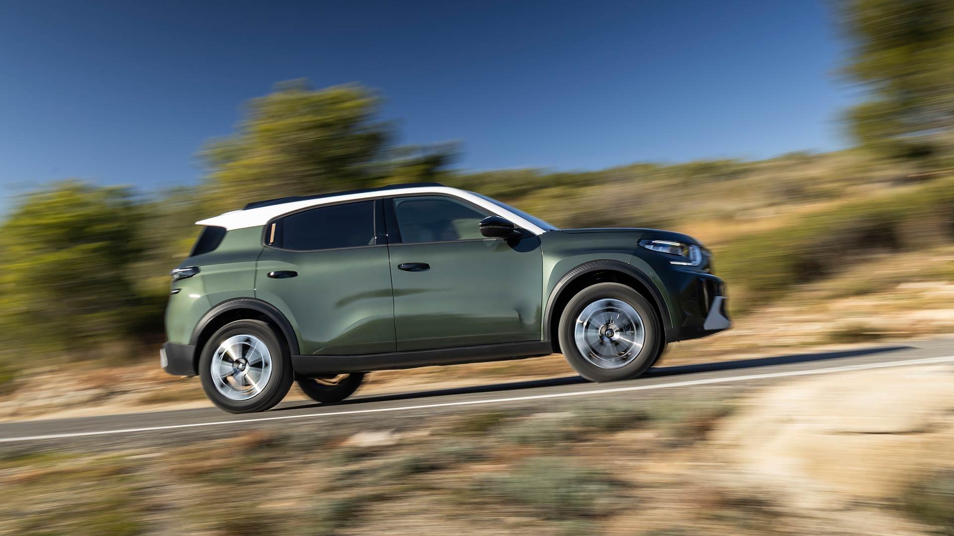 Citroën C3 Aircross Hybrid 2025 review: zijkant rijdend