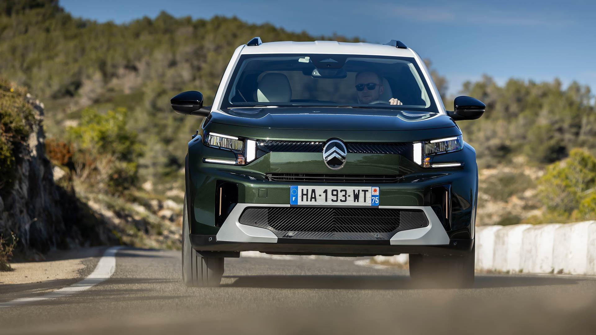 Citroën C3 Aircross Hybrid 2025 review: voorkant rijdend