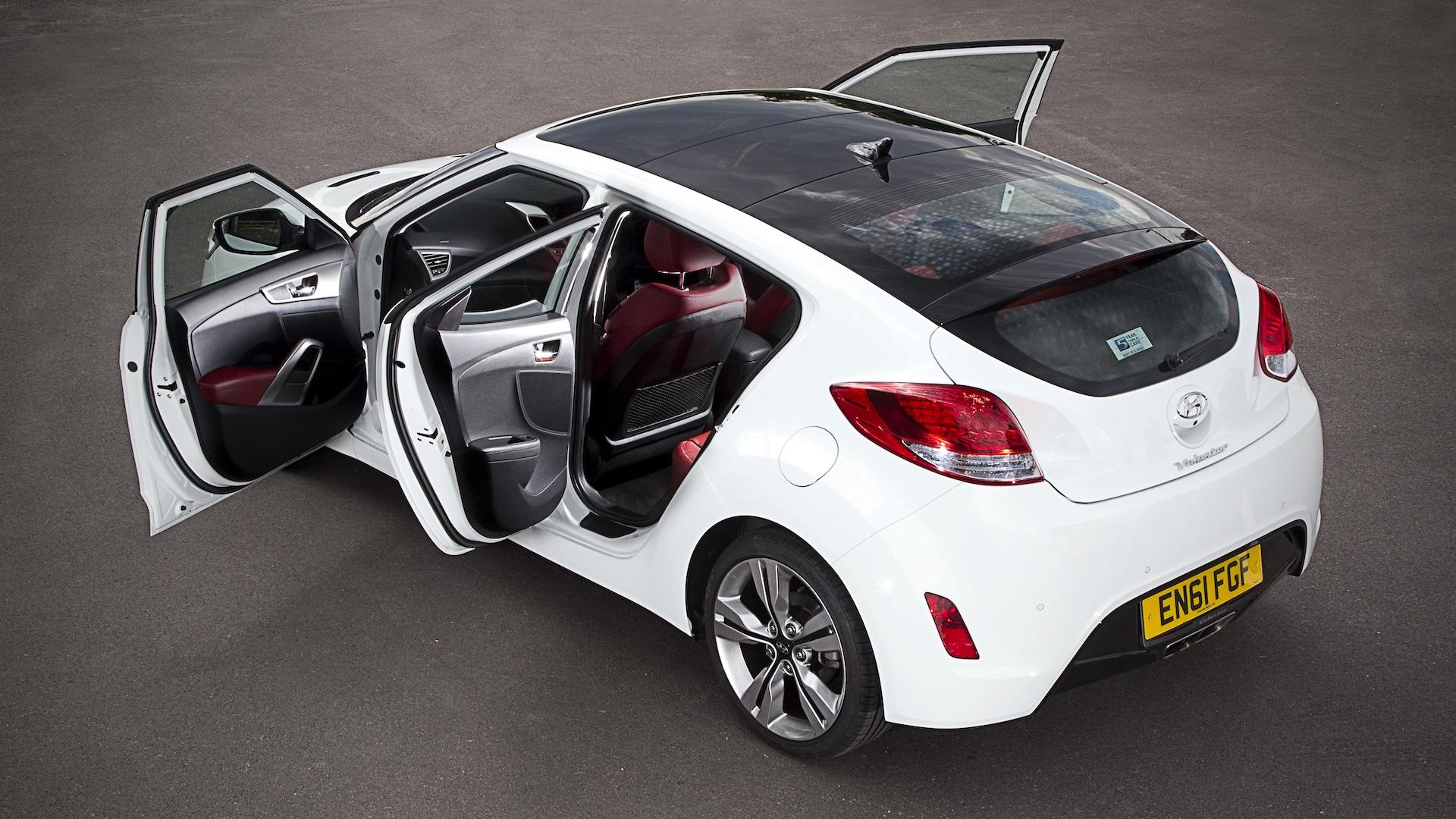 Hyundai Veloster wit (2013) zijkant achter schuin boven hoog deuren open