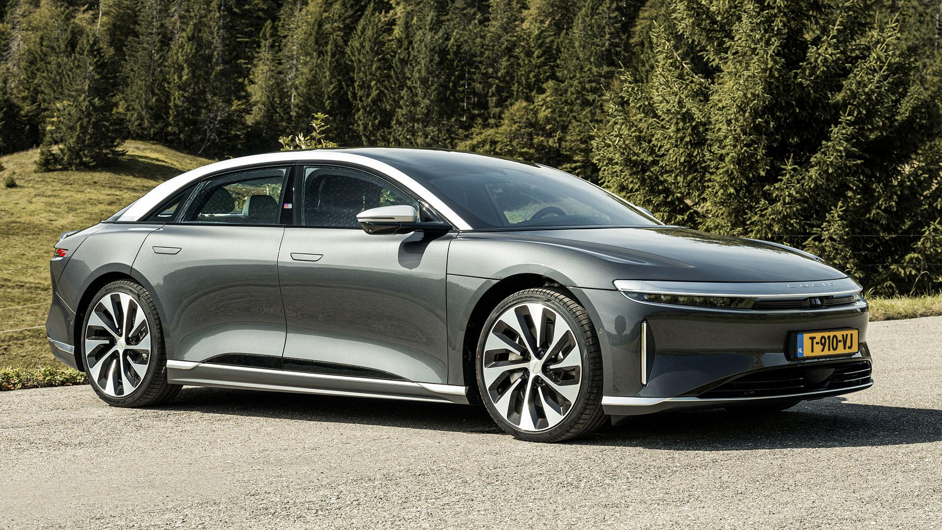 Lucid Air Gran Touring zijkant rechts voor (2023), die heeft geen kleine actieradius: 882 km